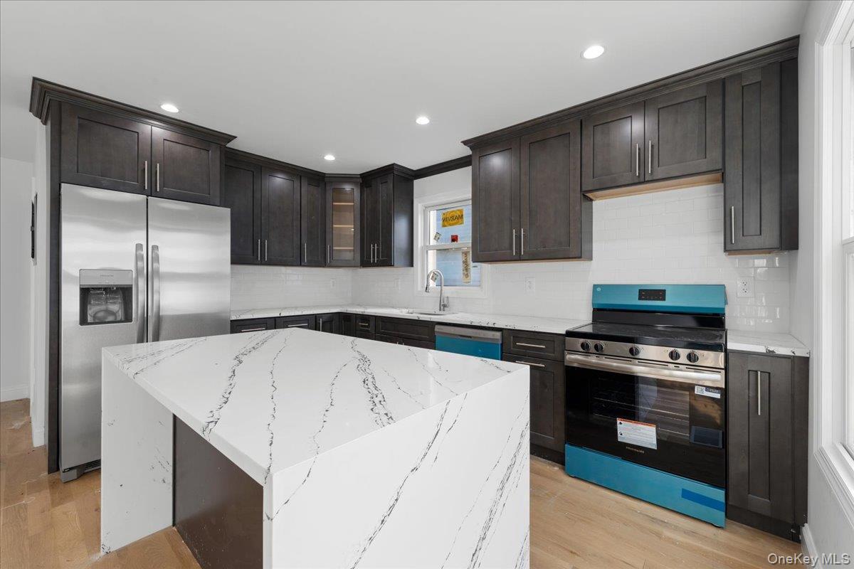 Single Family Thurton Westchester County, NY 10704, MLS-920716-35