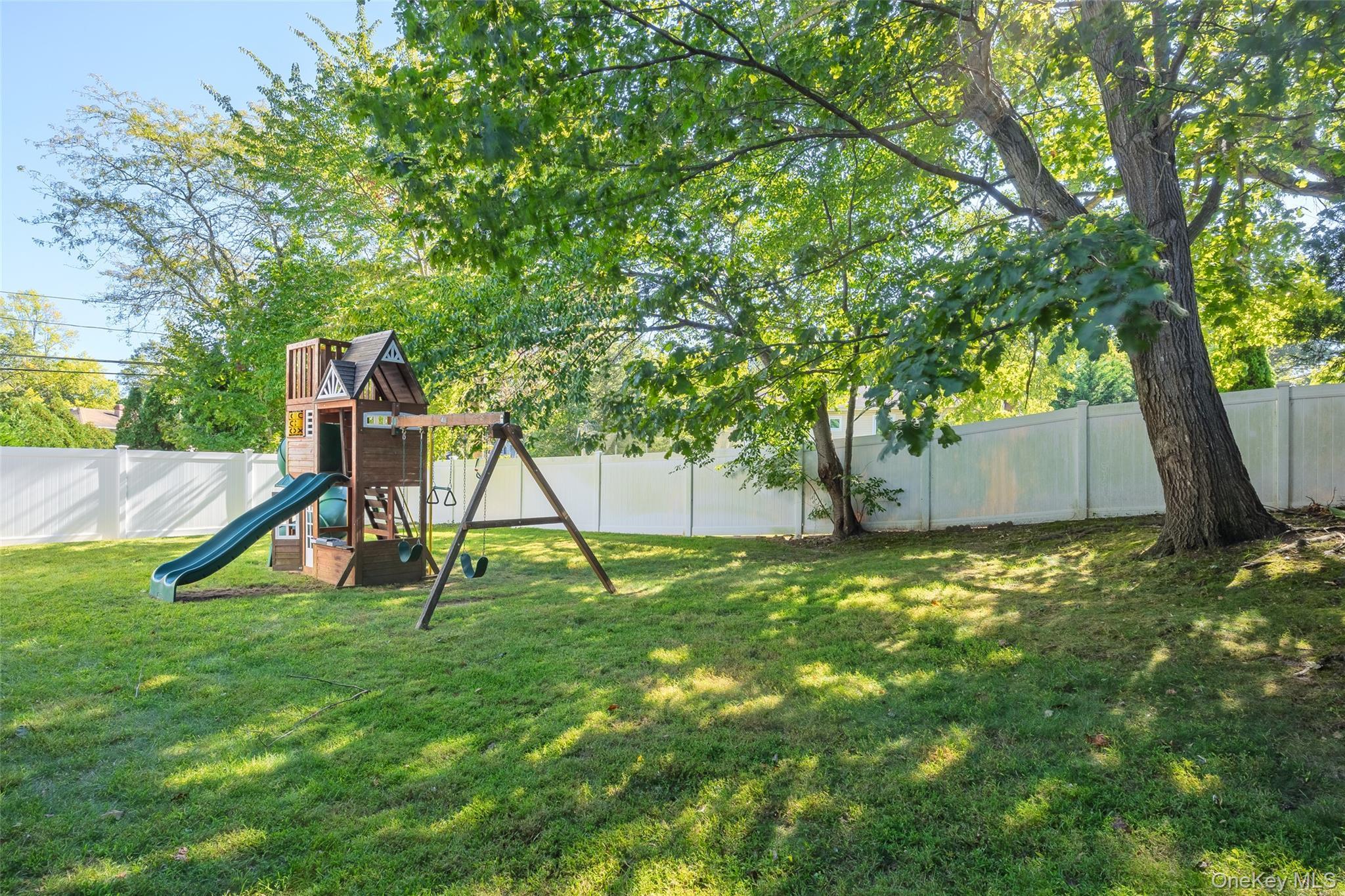 Single Family Fielding  Suffolk County, NY 11746, MLS-920763-16