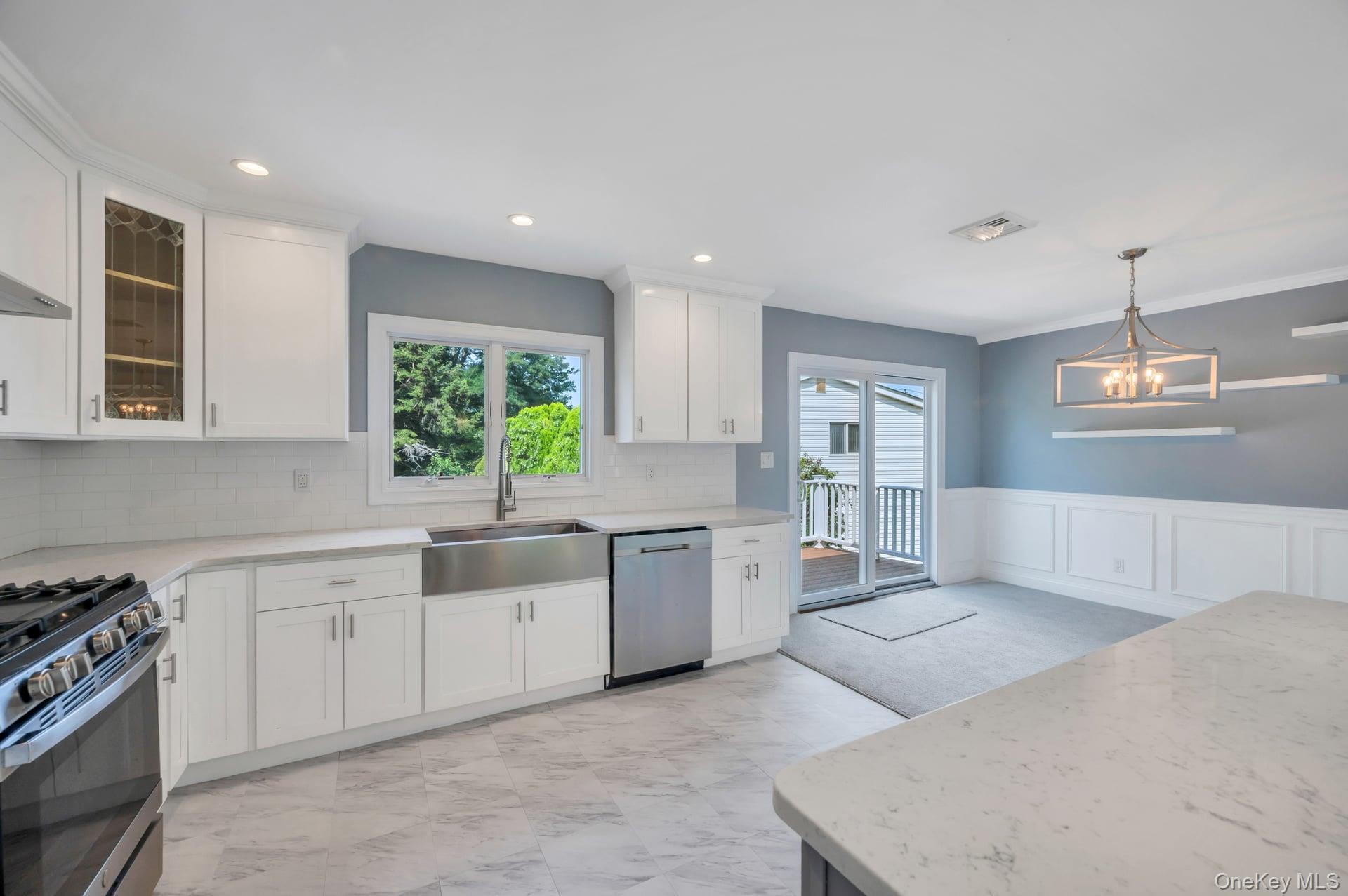 Single Family Evelyn Nassau County, NY 11714, MLS-920779-11