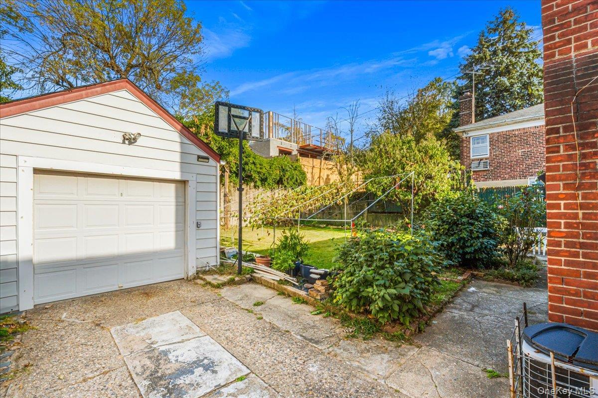 Single Family Cloverdale  Queens, NY 11364, MLS-920795-4