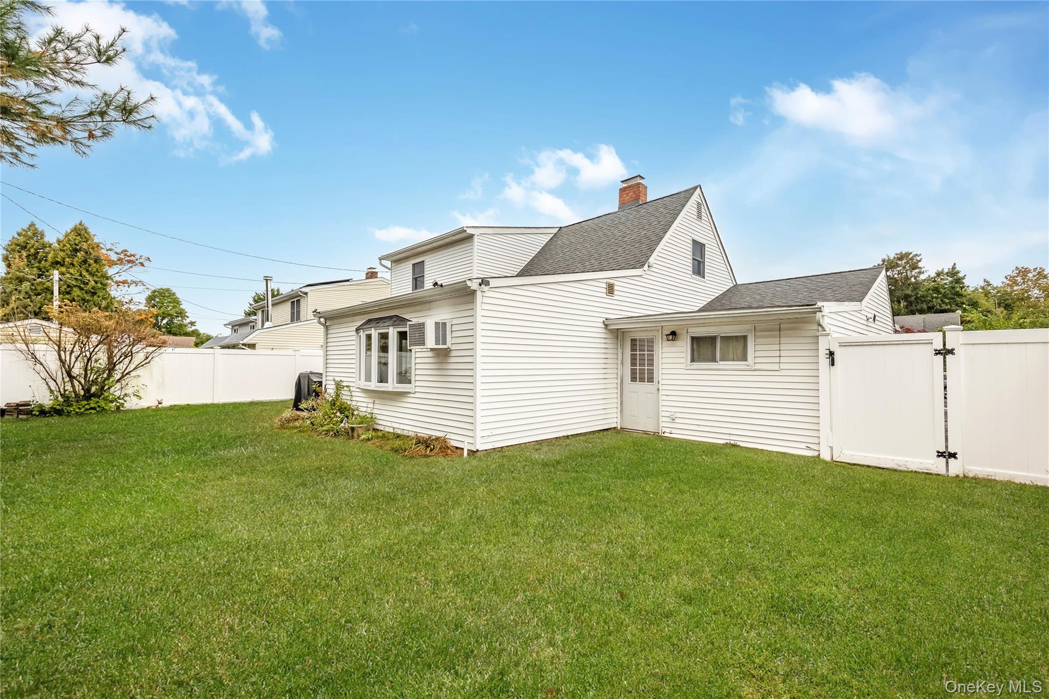 Single Family Tiptop  Nassau County, NY 11801, MLS-920800-2