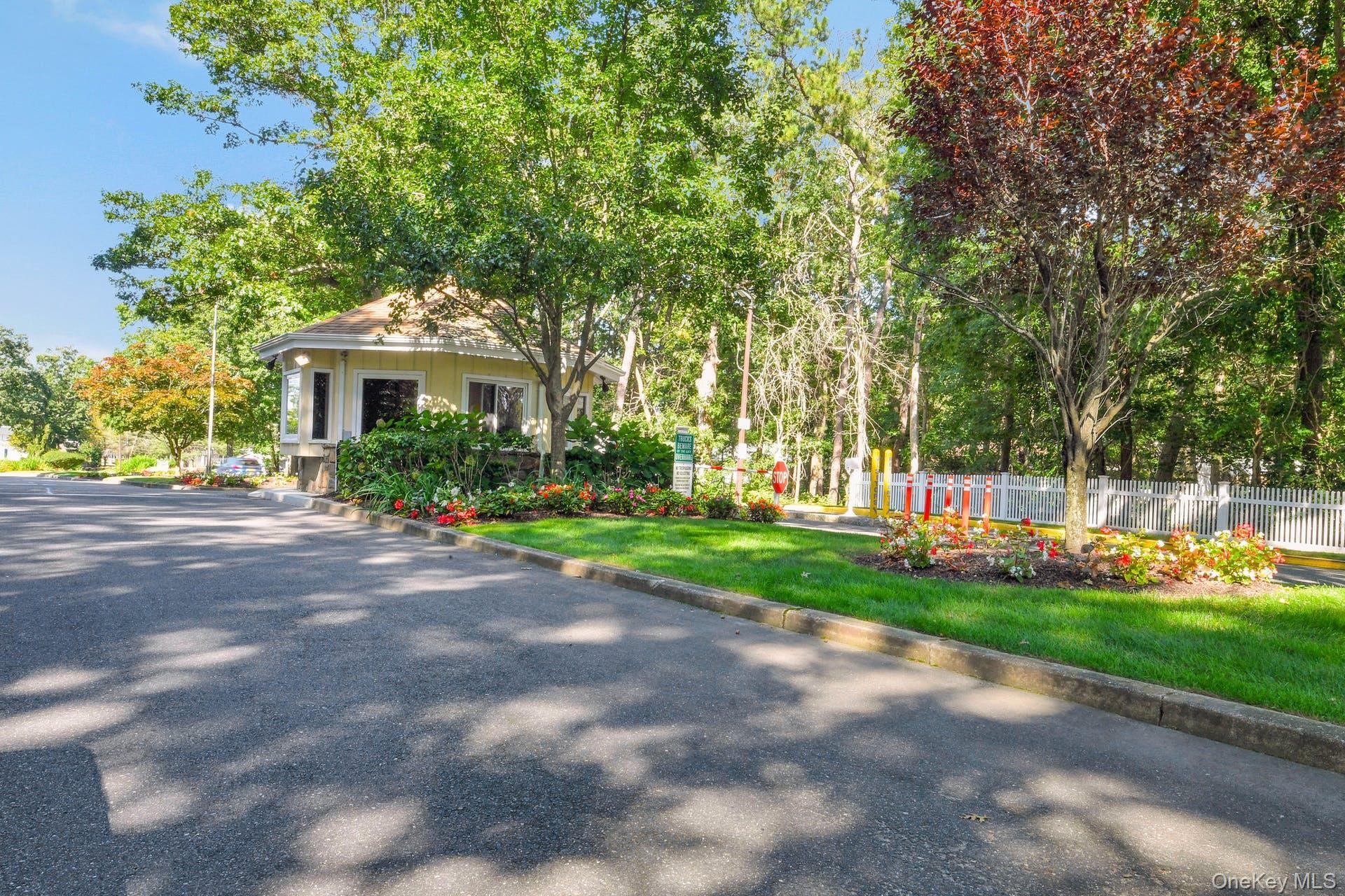 Condo Woodbridge Suffolk County, NY 11961, MLS-920854-11