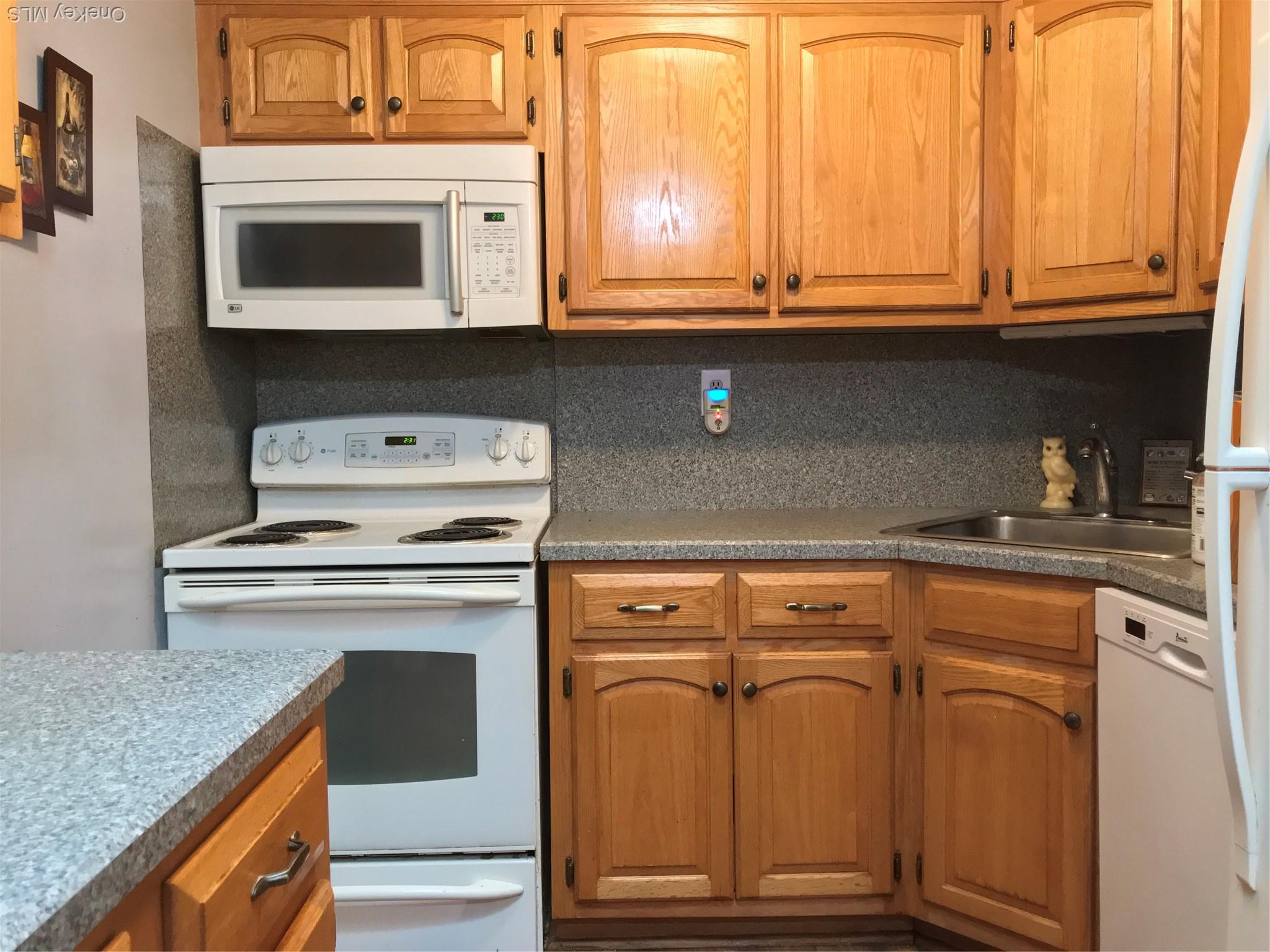Condo Woodbridge Suffolk County, NY 11961, MLS-920854-5