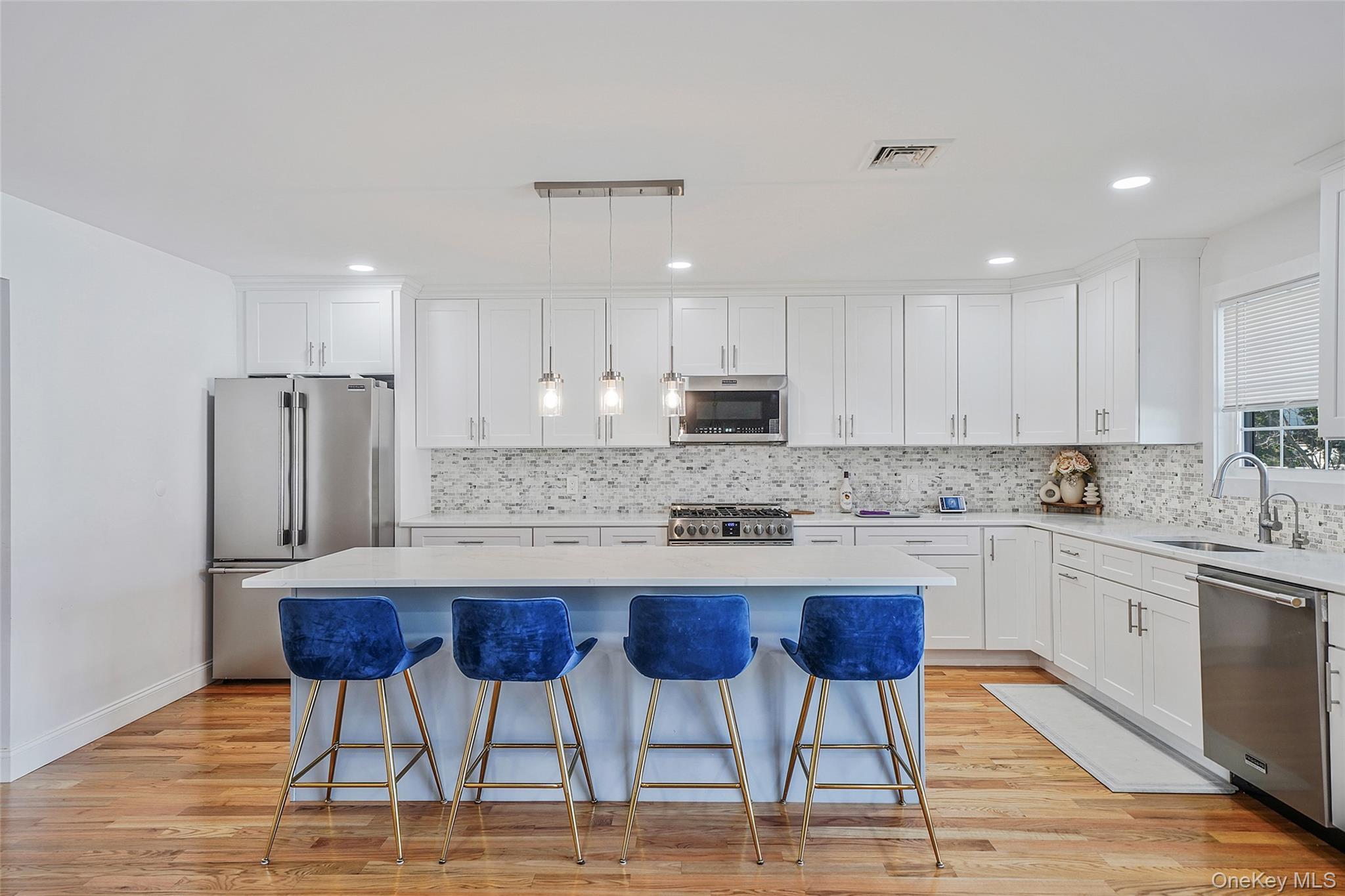 Single Family Eldridge Nassau County, NY 11550, MLS-920855-10