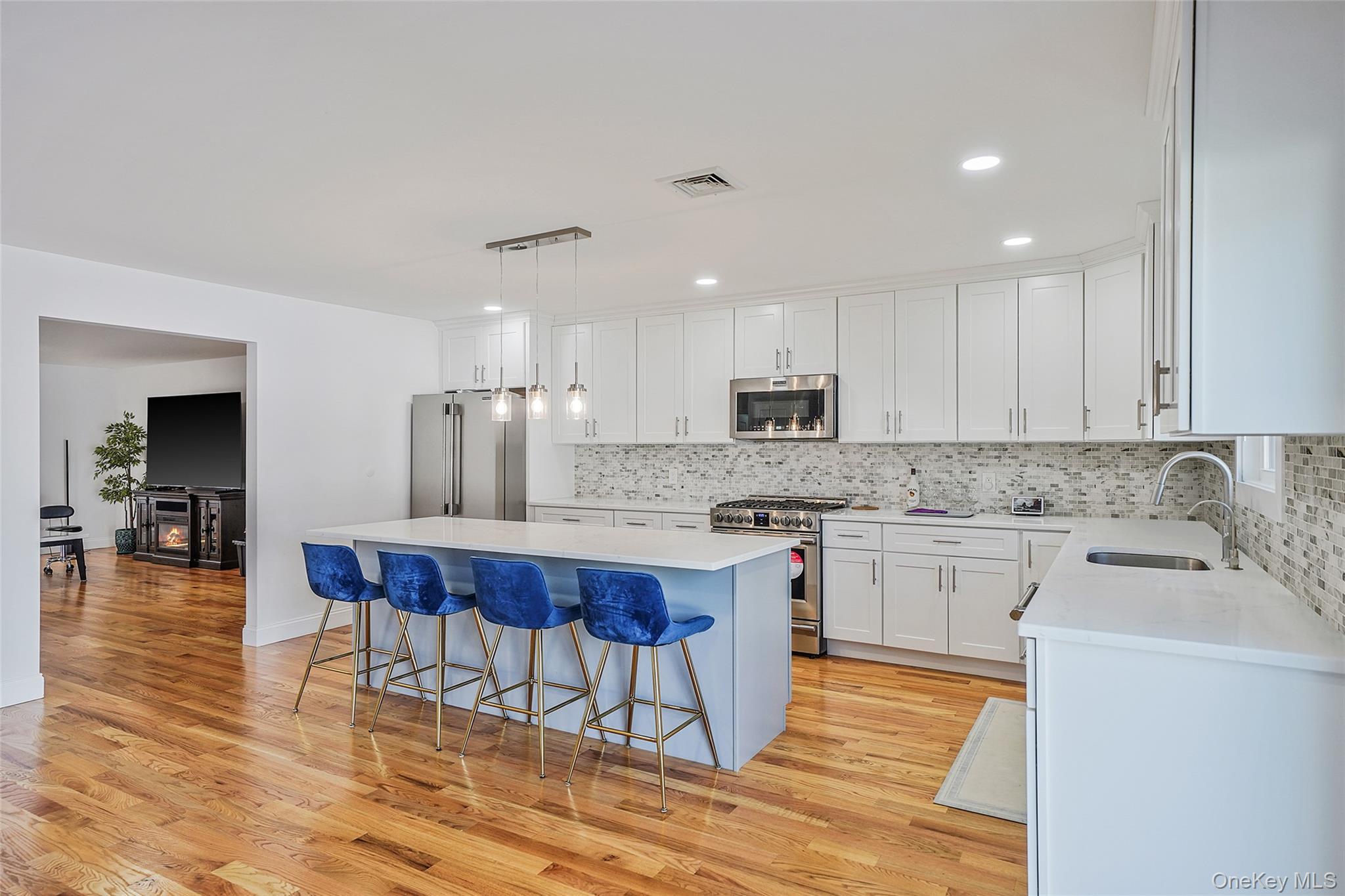 Single Family Eldridge Nassau County, NY 11550, MLS-920855-11