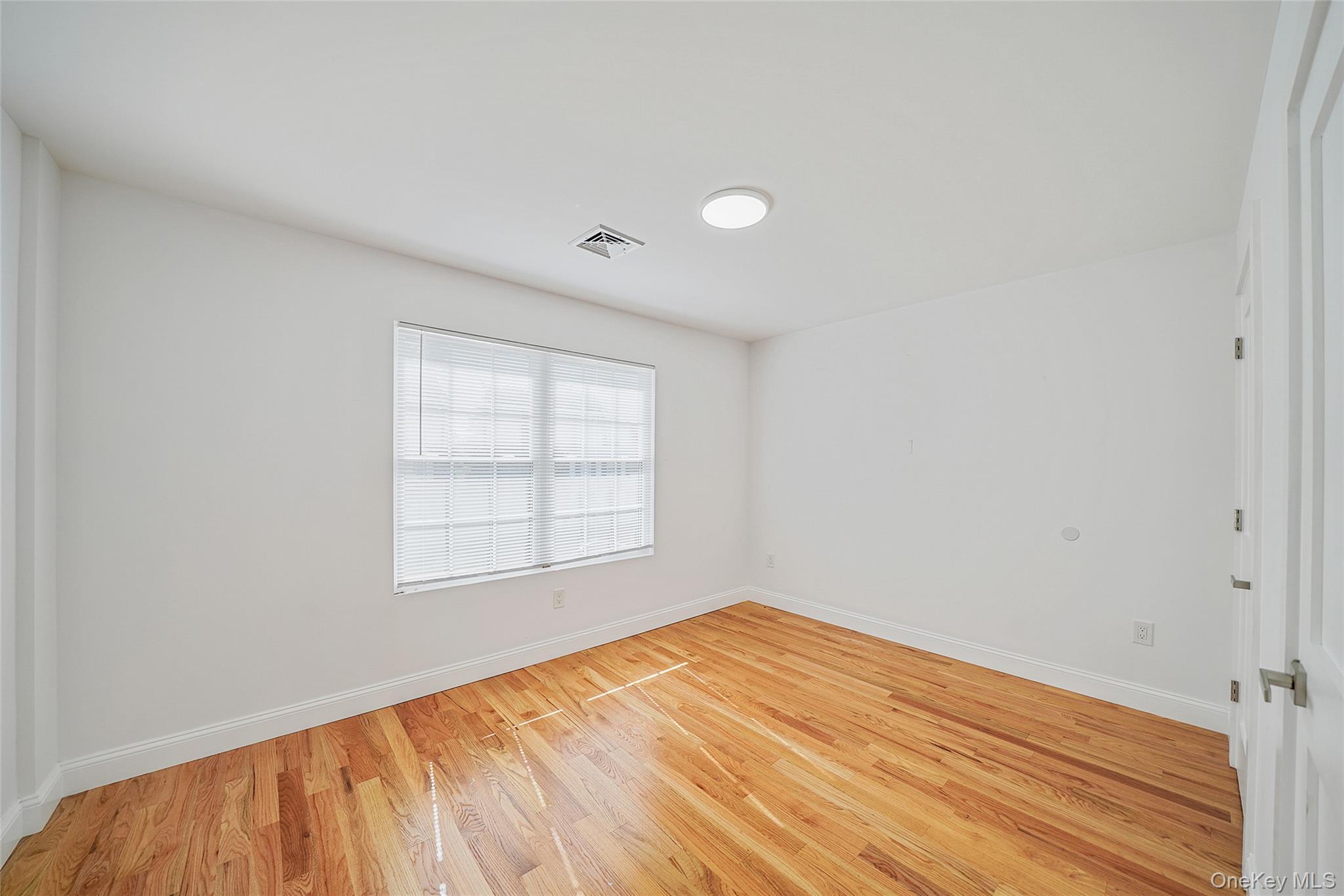 Single Family Eldridge Nassau County, NY 11550, MLS-920855-16