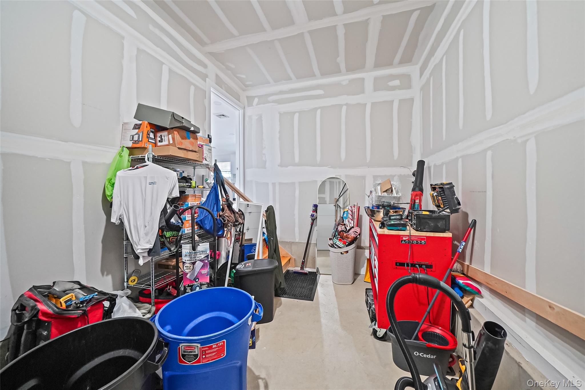 Single Family Eldridge Nassau County, NY 11550, MLS-920855-34