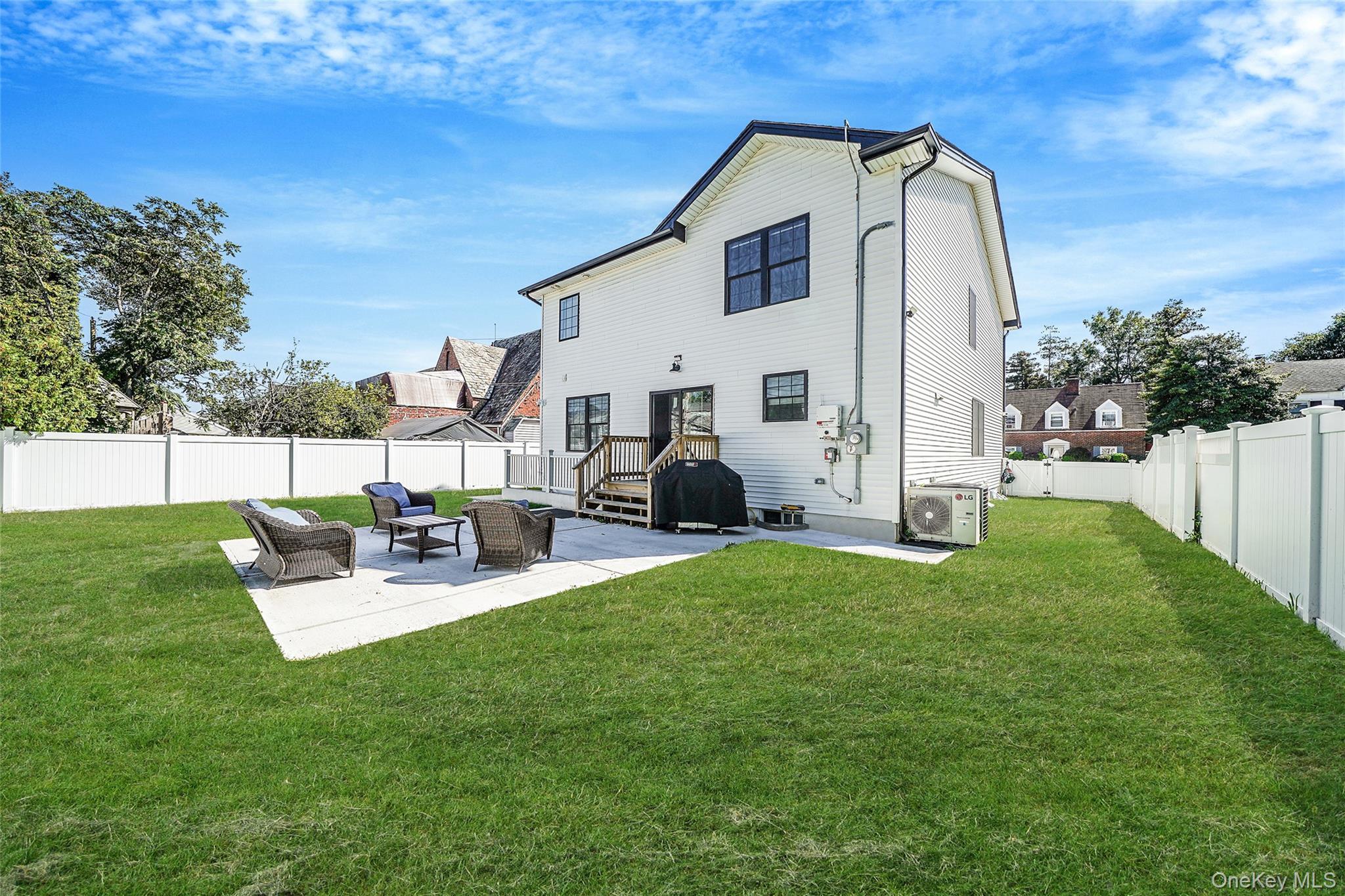 Single Family Eldridge Nassau County, NY 11550, MLS-920855-36