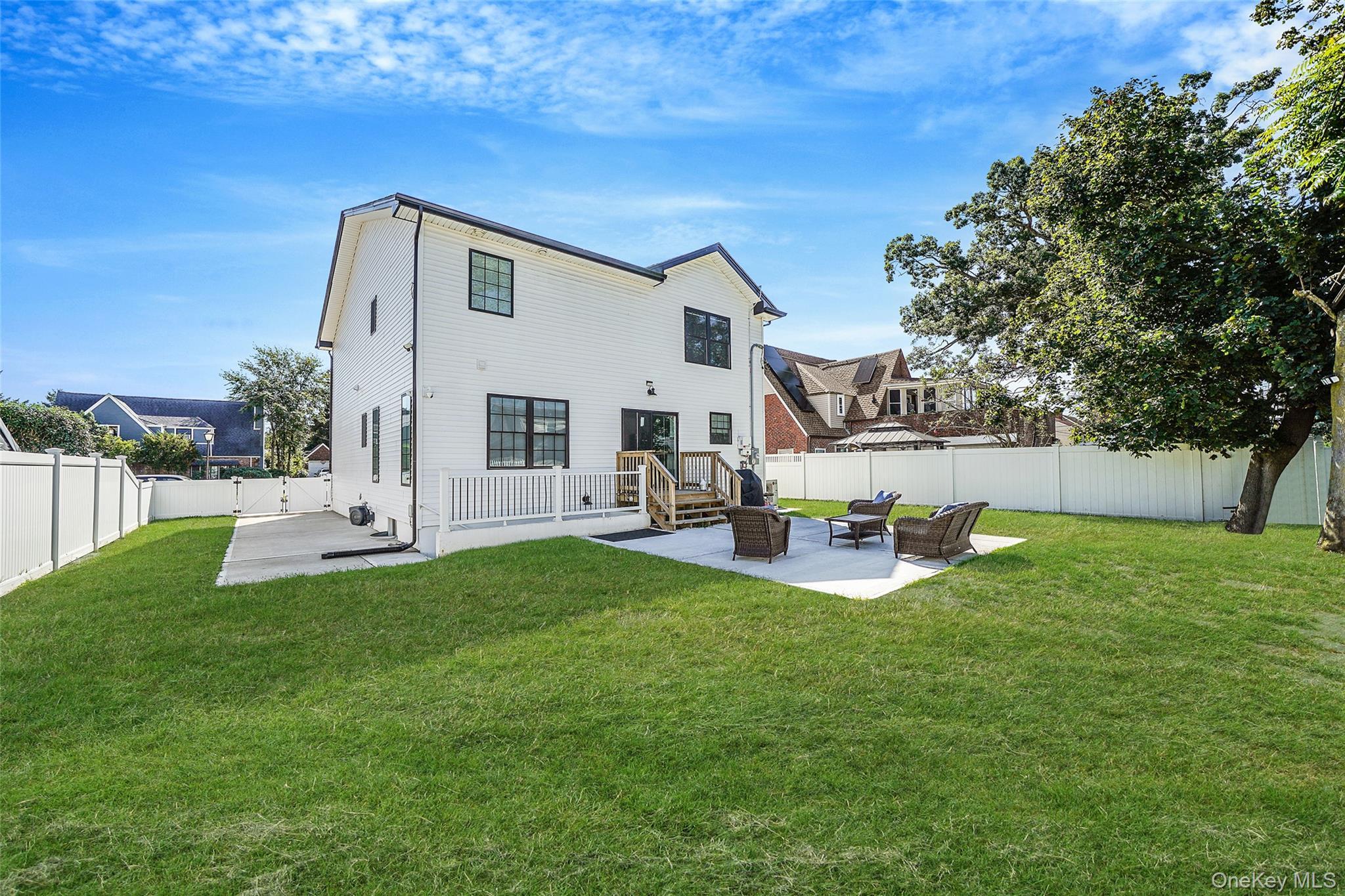 Single Family Eldridge Nassau County, NY 11550, MLS-920855-38