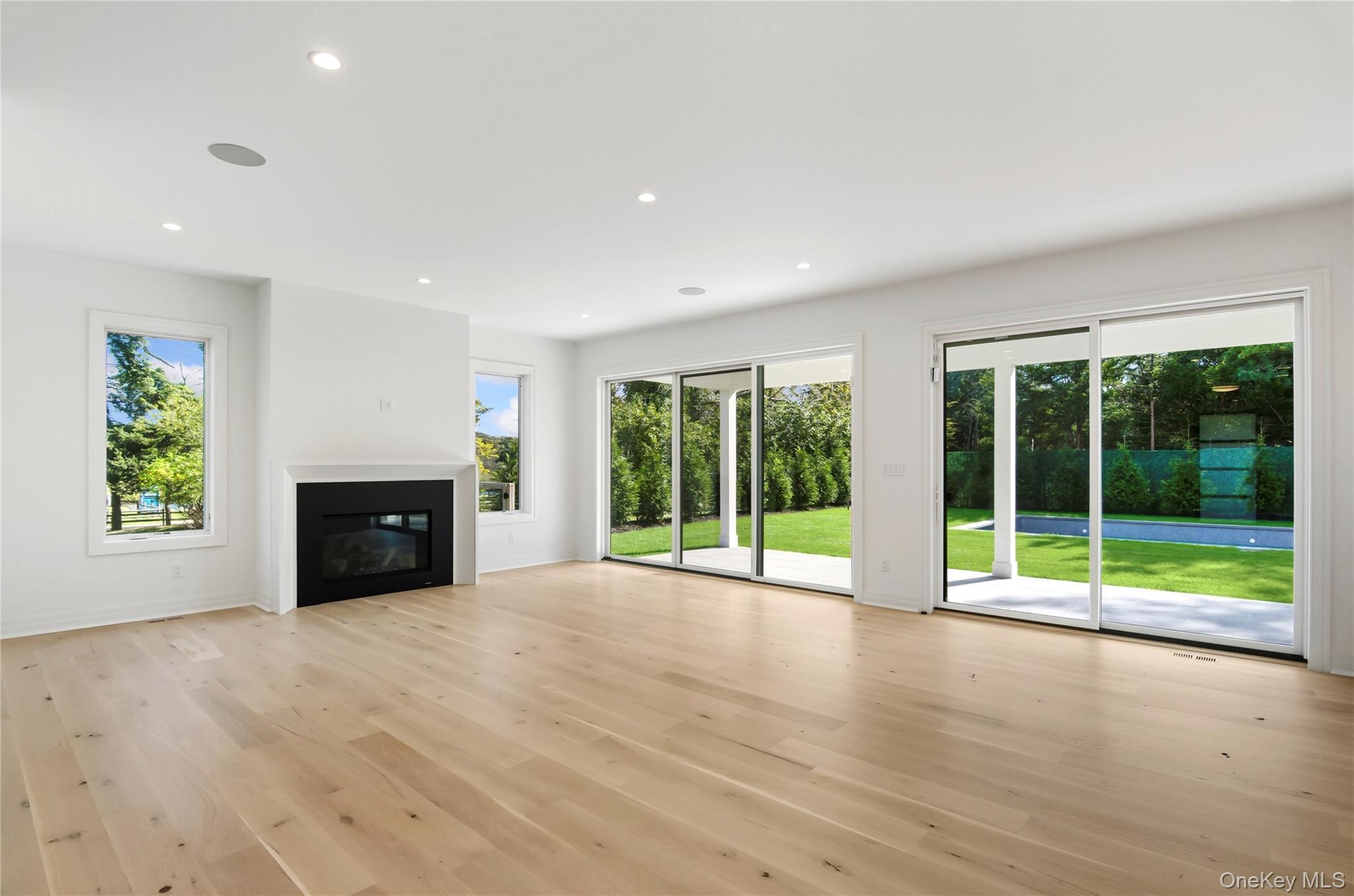 Single Family South Suffolk County, NY 11977, MLS-920858-8