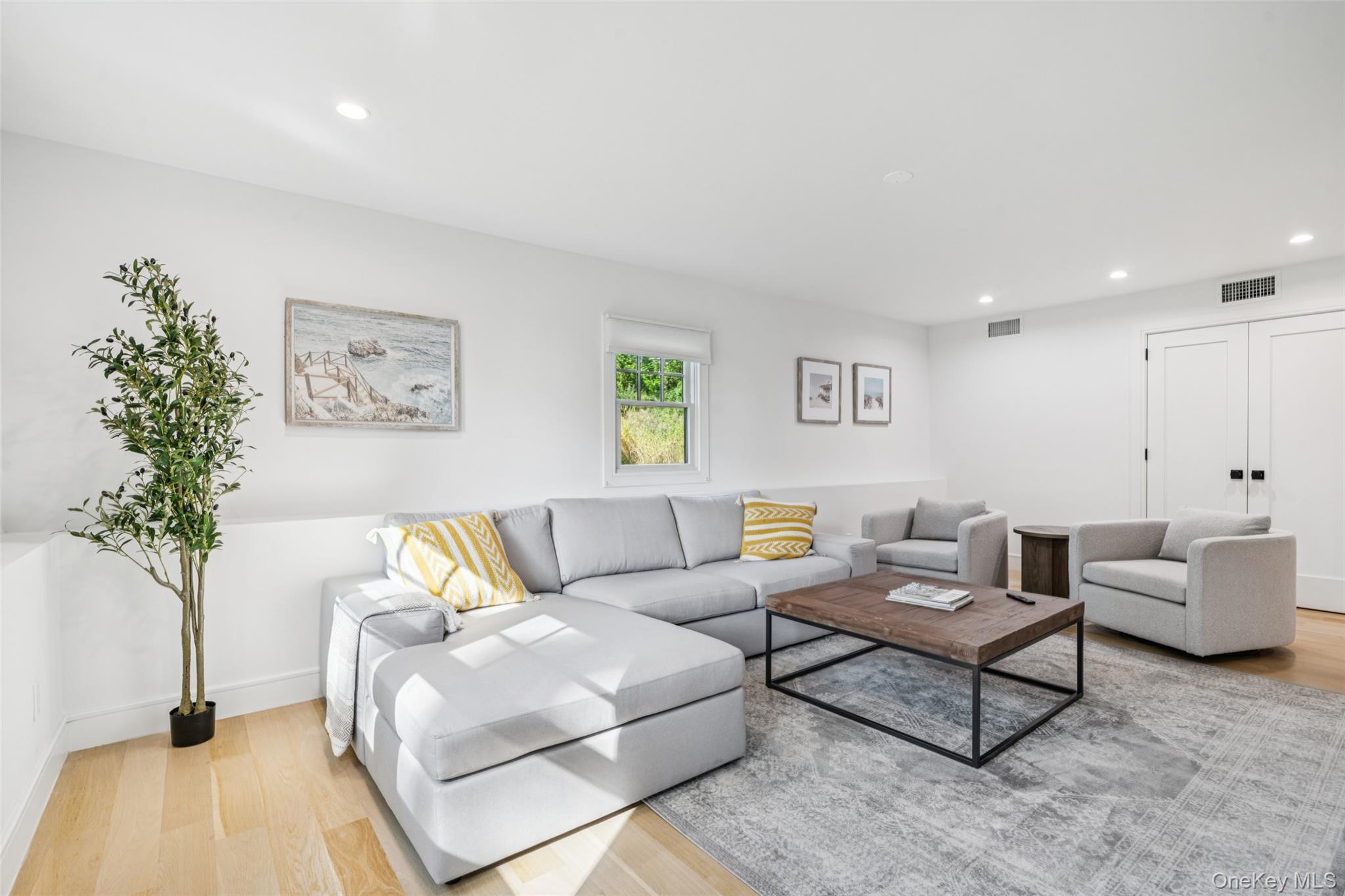 Single Family Atterbury Suffolk County, NY 11968, MLS-920907-13