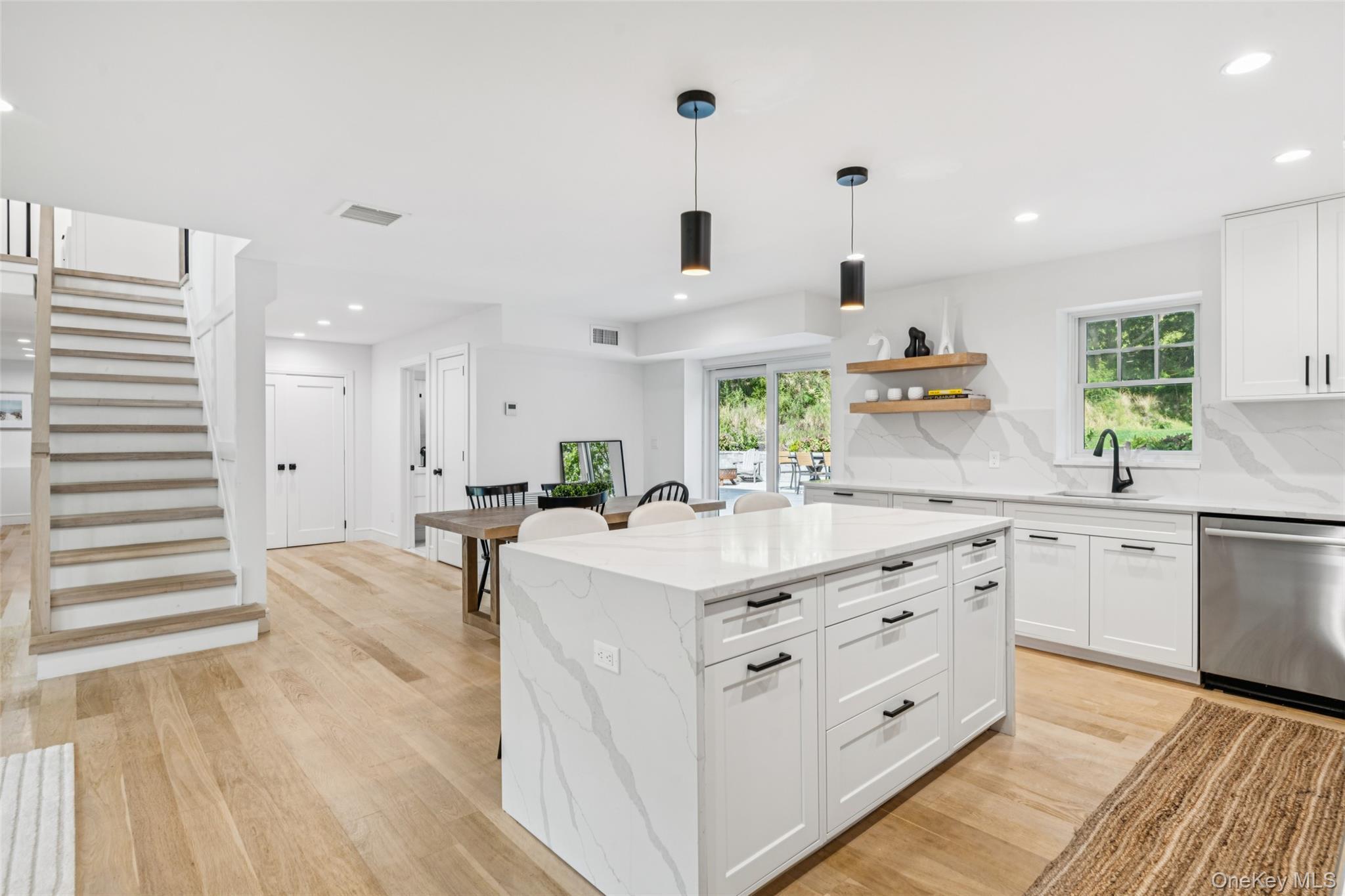 Single Family Atterbury Suffolk County, NY 11968, MLS-920907-16