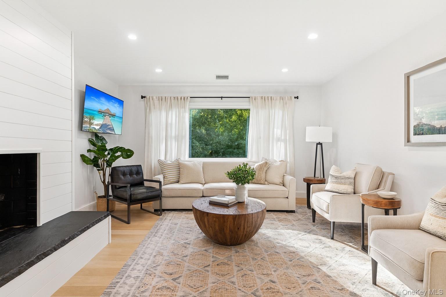 Single Family Atterbury Suffolk County, NY 11968, MLS-920907-22