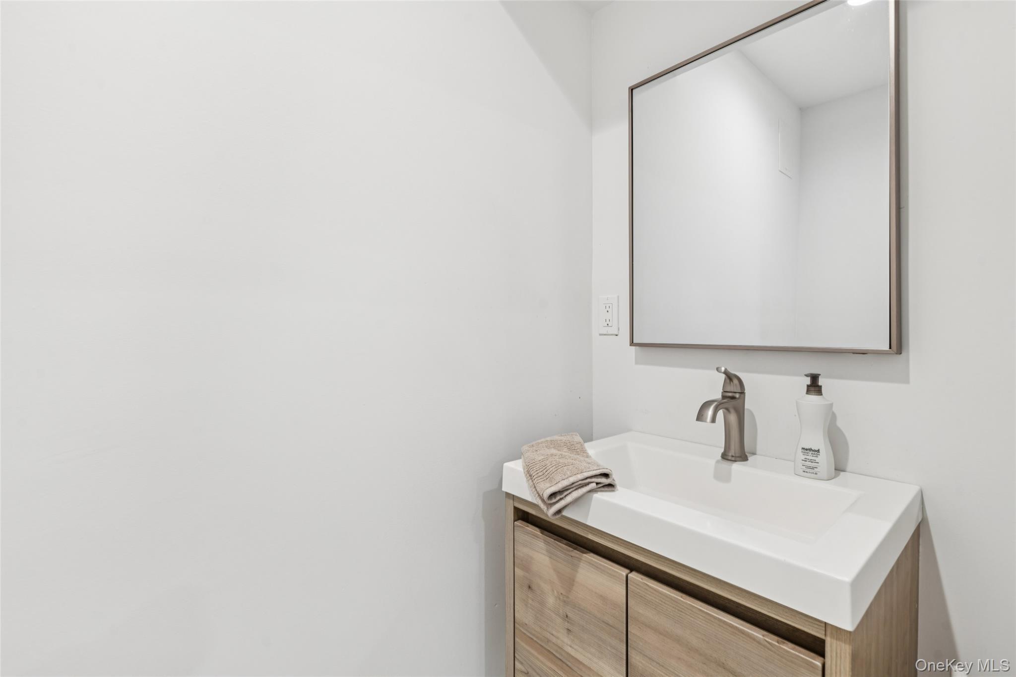 Single Family Atterbury Suffolk County, NY 11968, MLS-920907-34