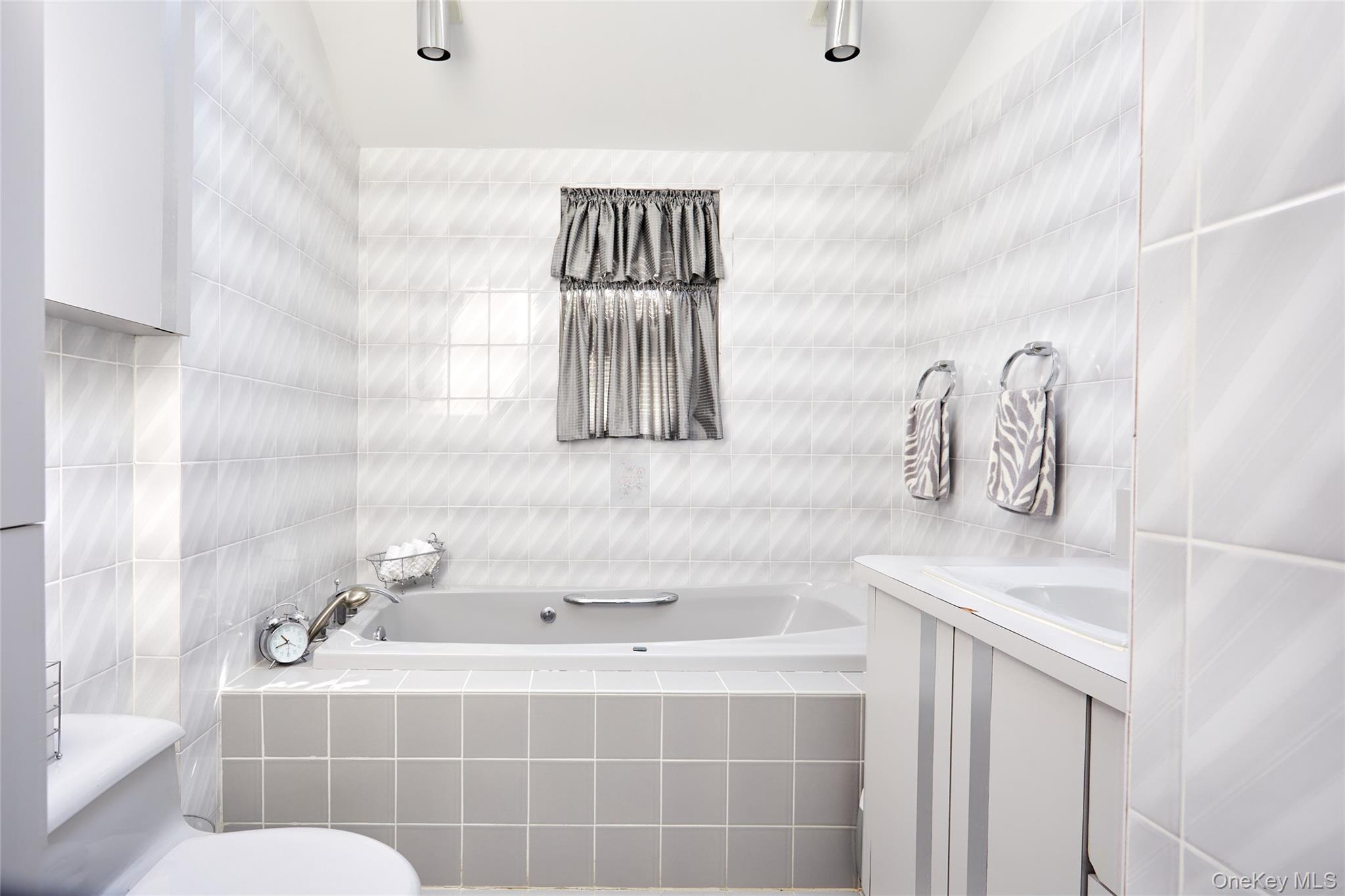 Single Family Lawrence  Nassau County, NY 11572, MLS-920924-11