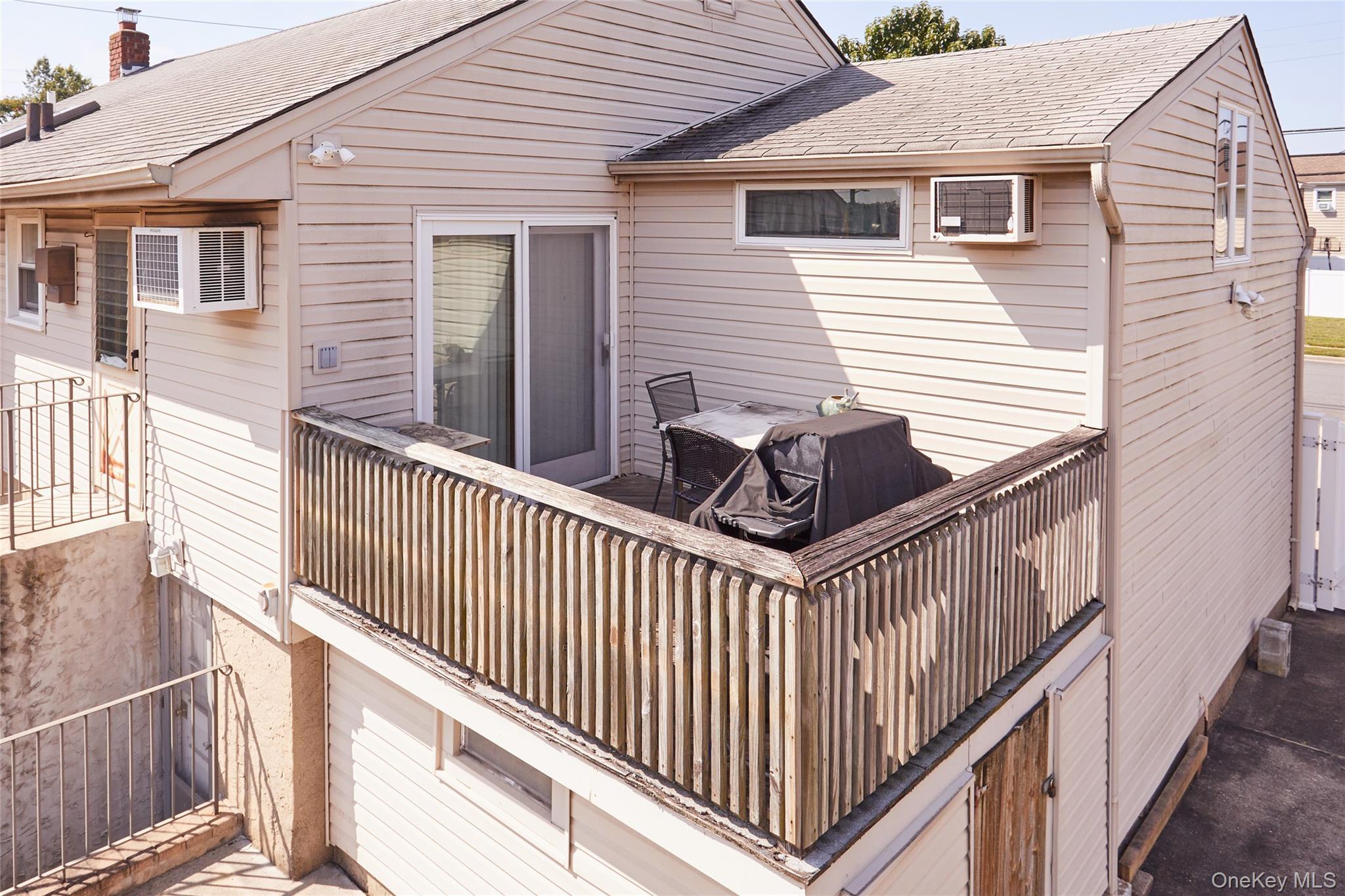 Single Family Lawrence  Nassau County, NY 11572, MLS-920924-22