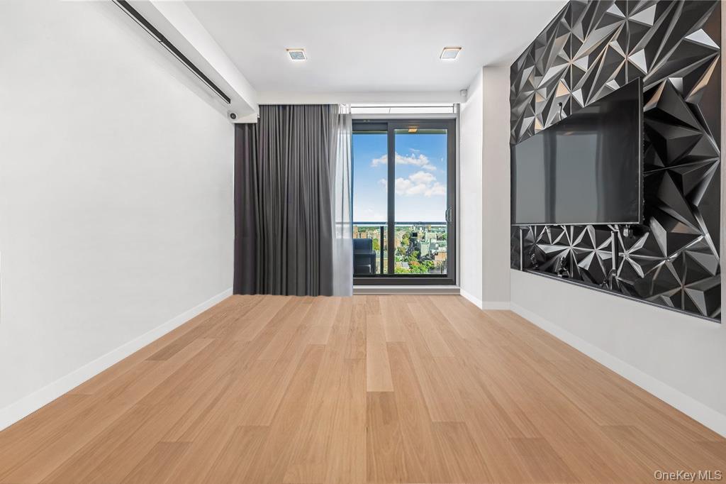 Condo Farrington Street  Queens, NY 11354, MLS-920963-5