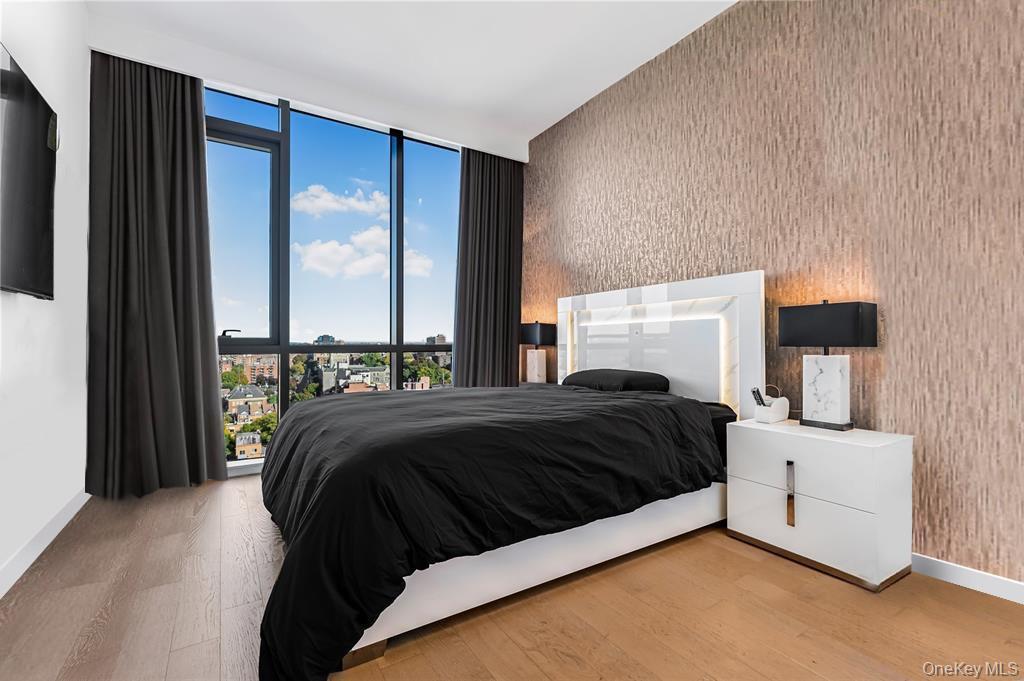 Condo Farrington Street  Queens, NY 11354, MLS-920963-6