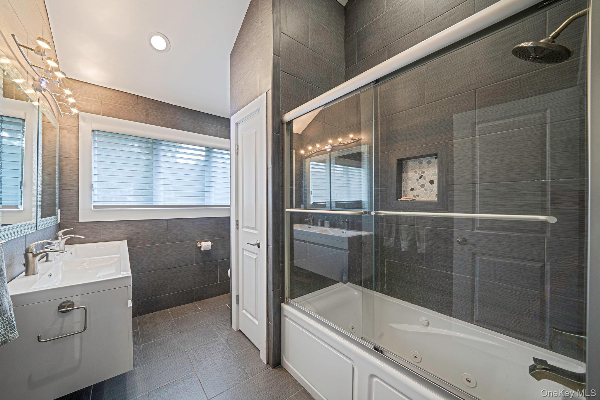 Single Family Deer Meadow  Suffolk County, NY 11719, MLS-921060-32