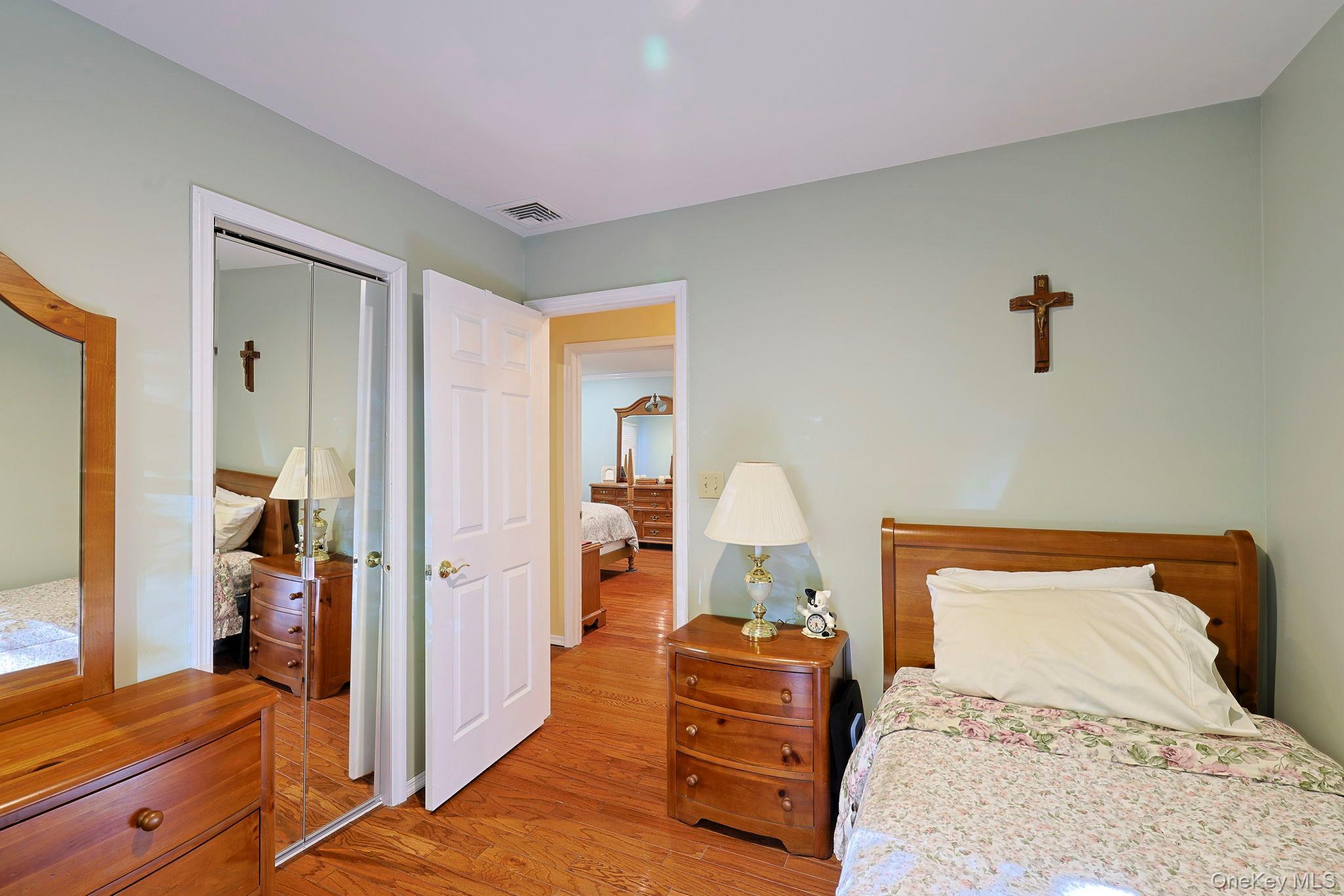 Single Family Woodbury Orange County, NY 10930, MLS-921087-16