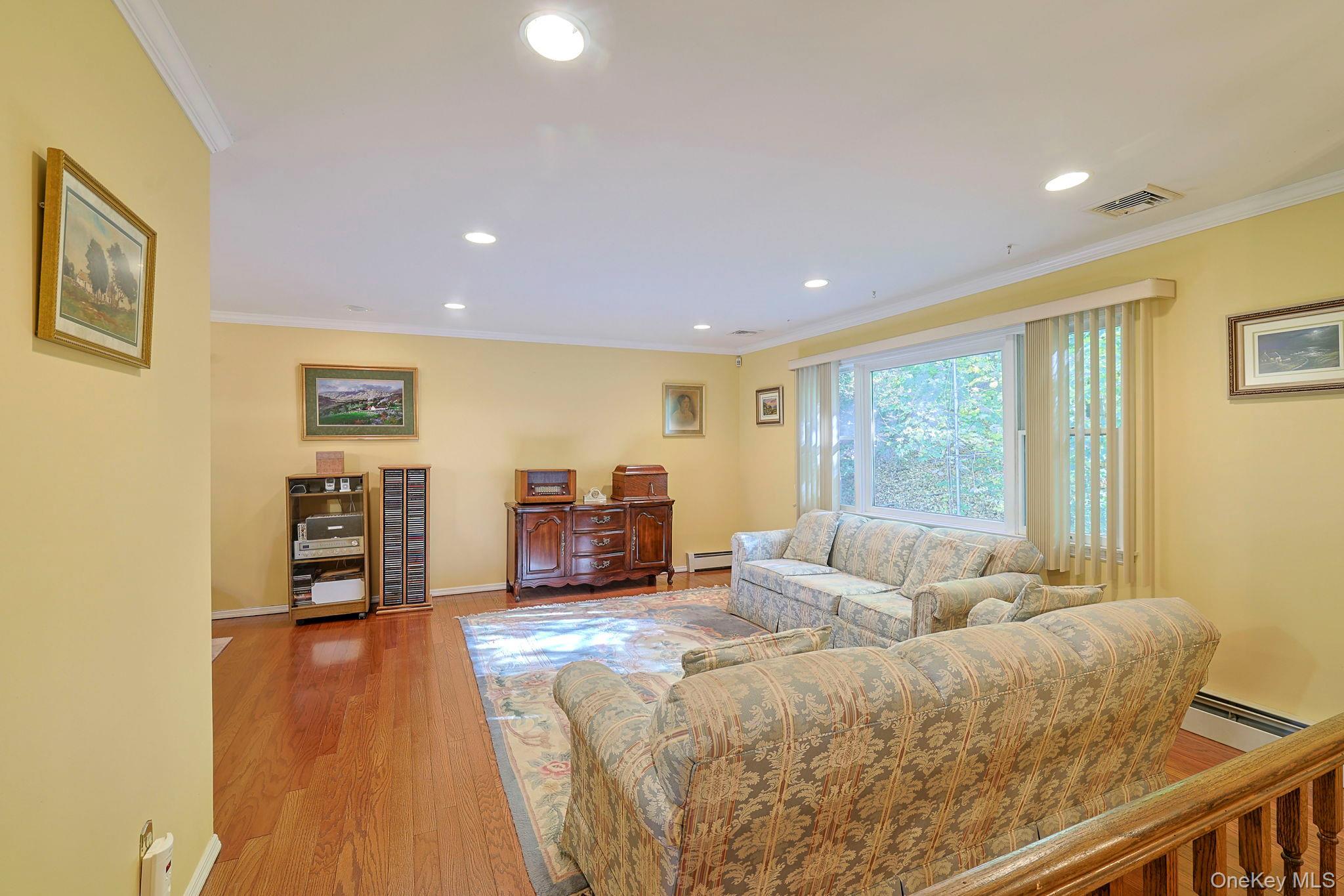 Single Family Woodbury Orange County, NY 10930, MLS-921087-2