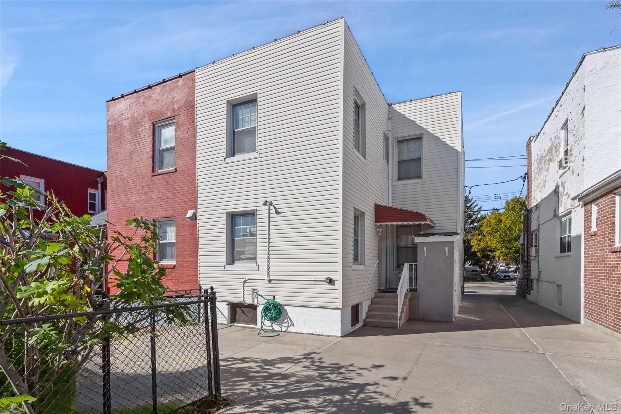 Single Family Laconia  Bronx, NY 10469, MLS-921097-23