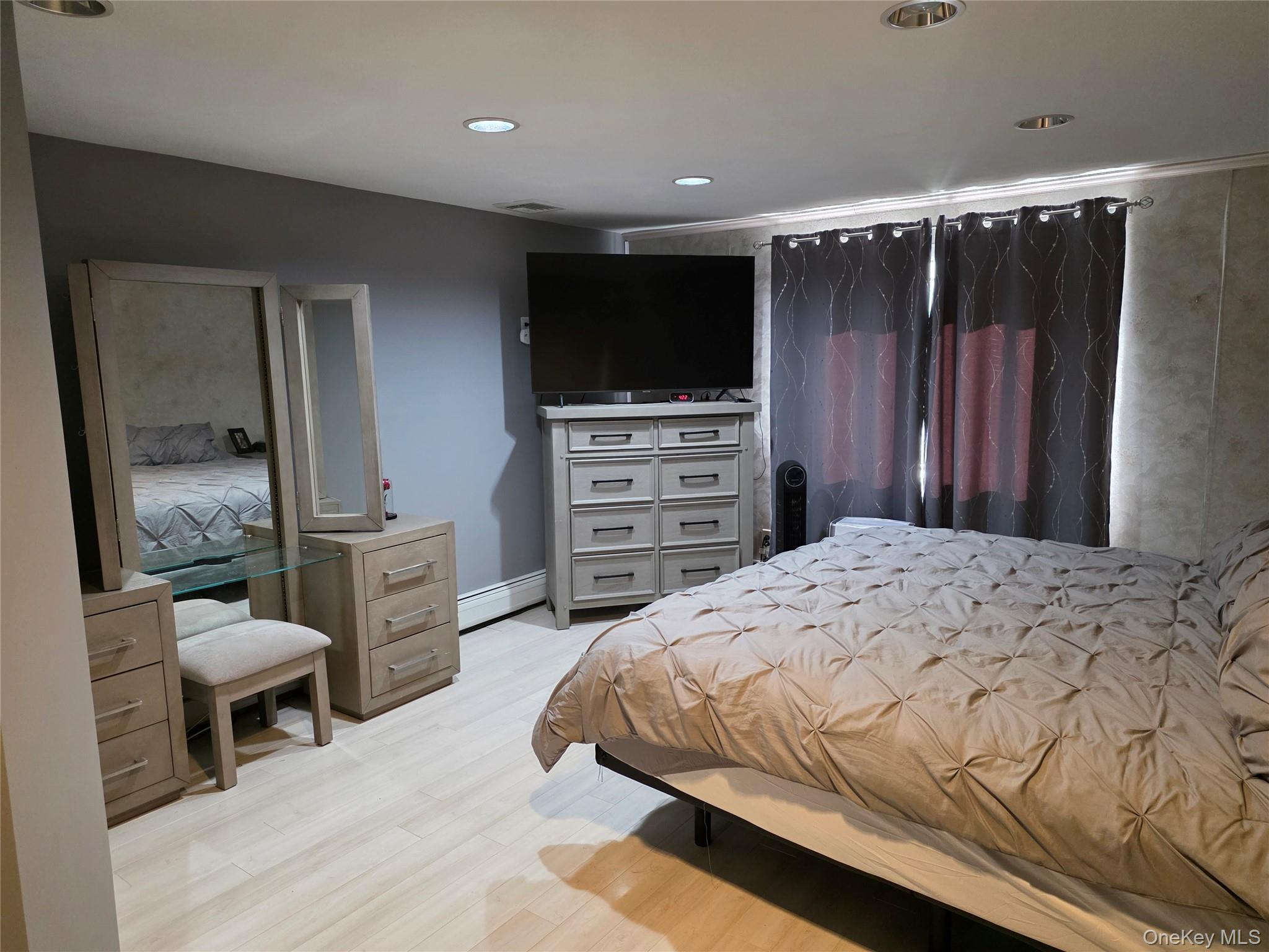 Single Family Holiday Park  Suffolk County, NY 11720, MLS-921182-14