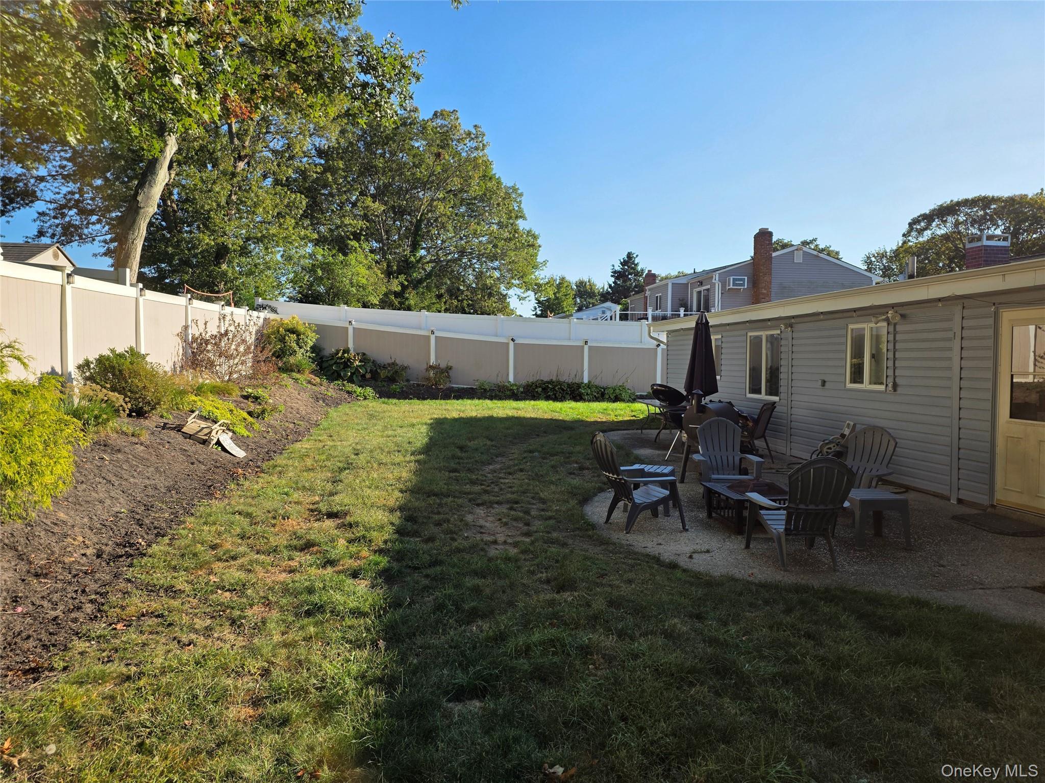 Single Family Holiday Park  Suffolk County, NY 11720, MLS-921182-17