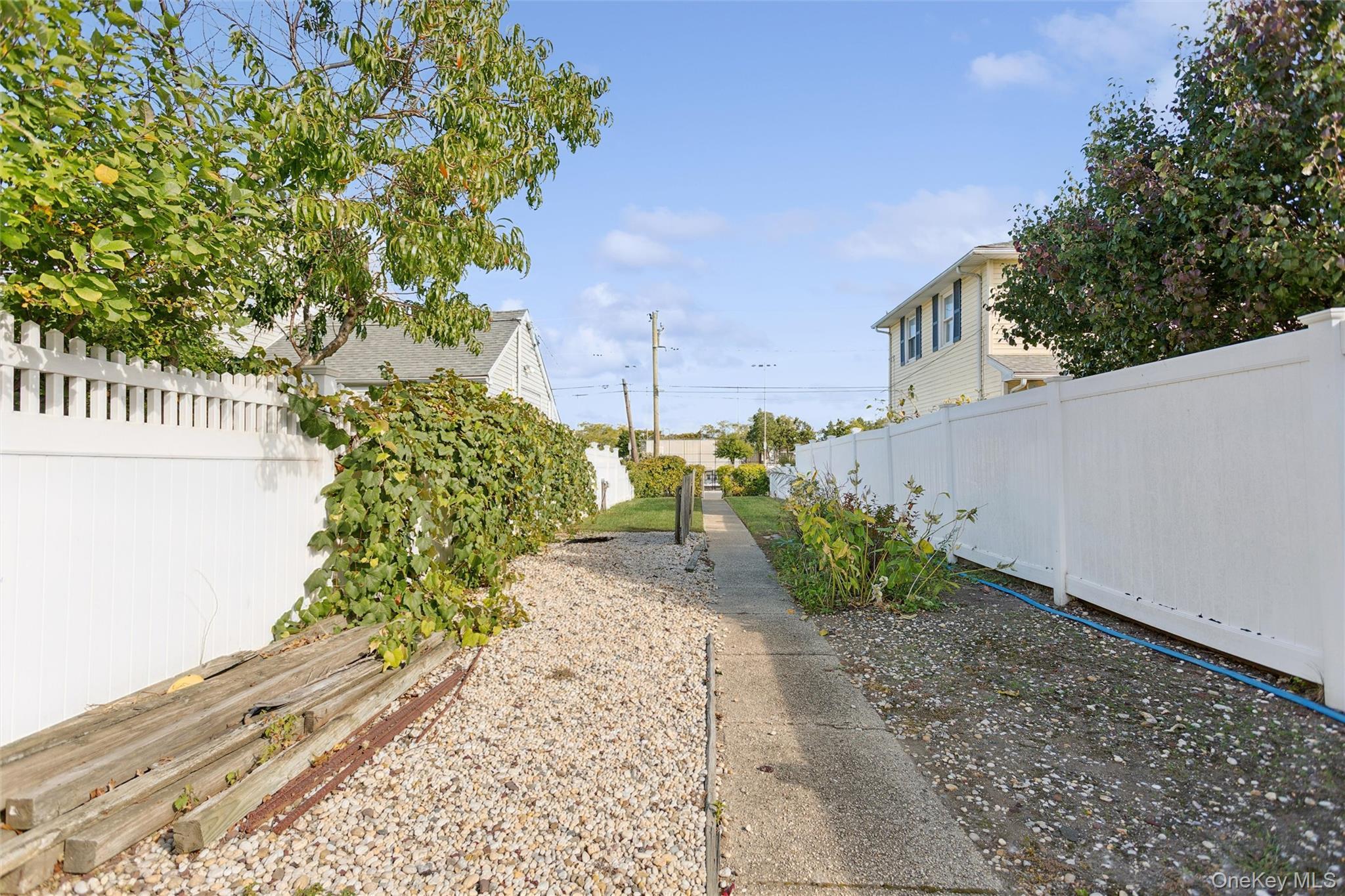 Single Family Sunset Nassau County, NY 11558, MLS-921191-25