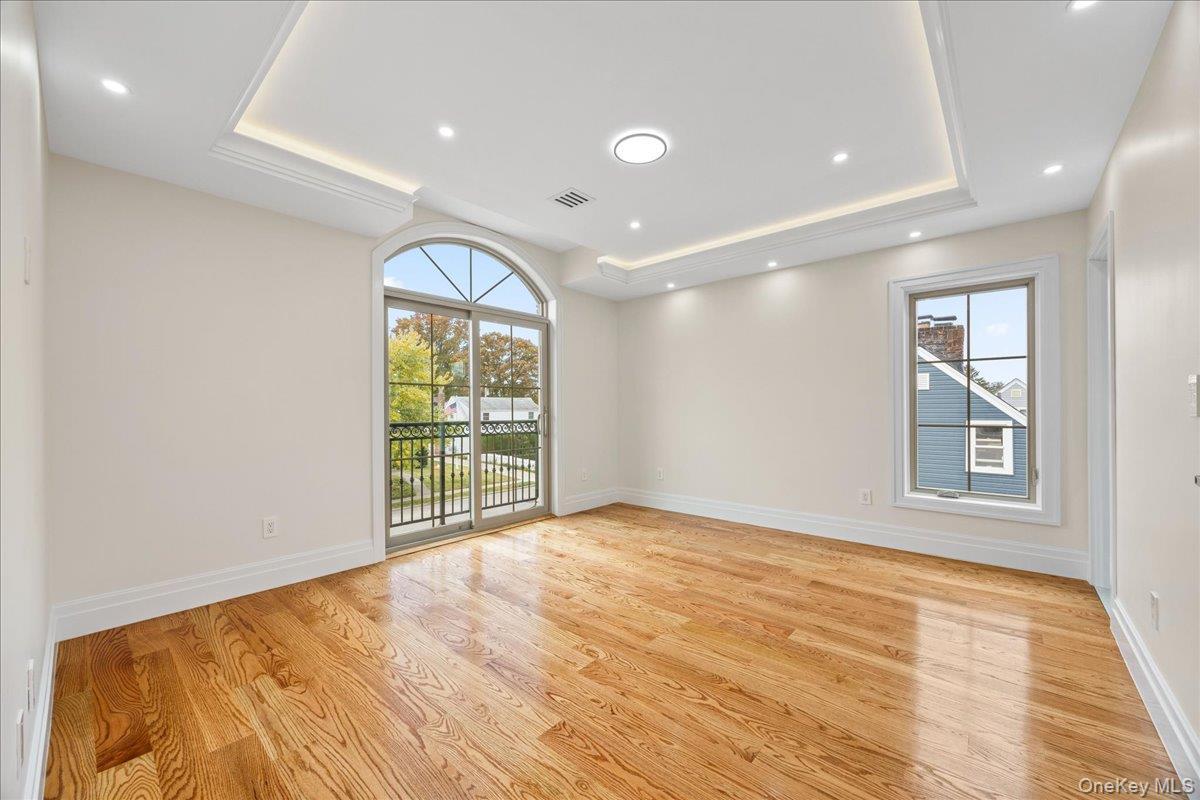 Single Family Putnam Nassau County, NY 11554, MLS-921226-17