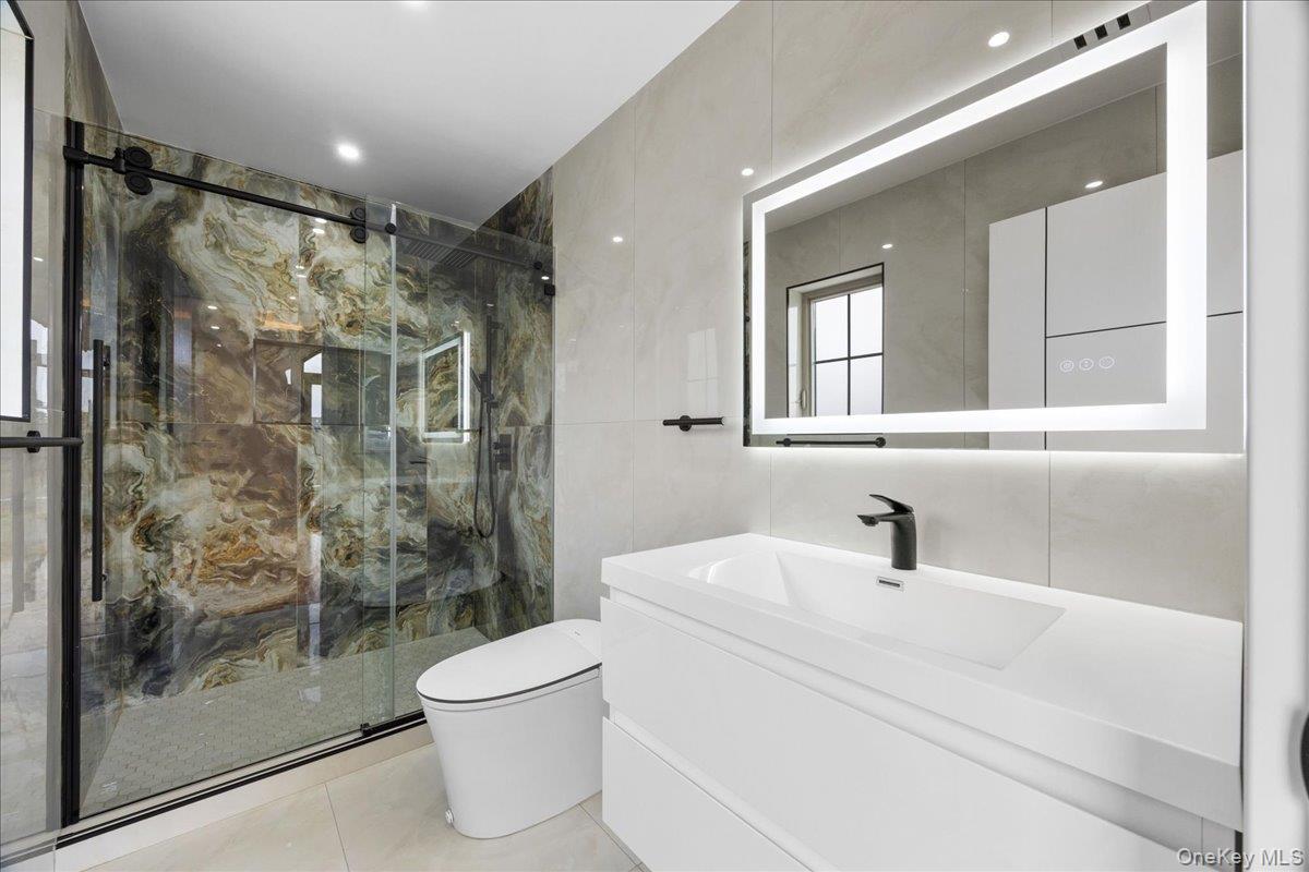 Single Family Putnam Nassau County, NY 11554, MLS-921226-19