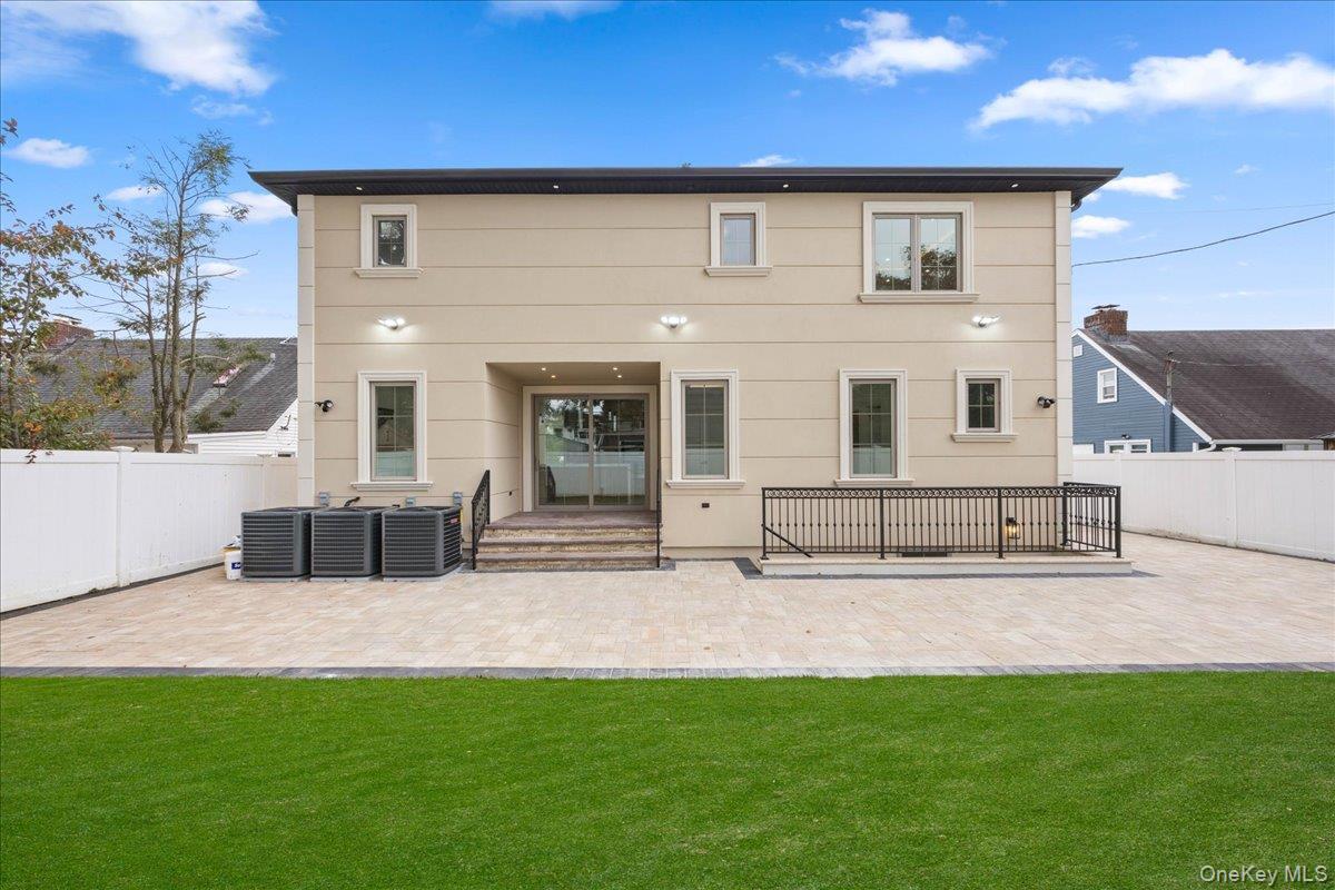 Single Family Putnam  Nassau County, NY 11554, MLS-921226-38