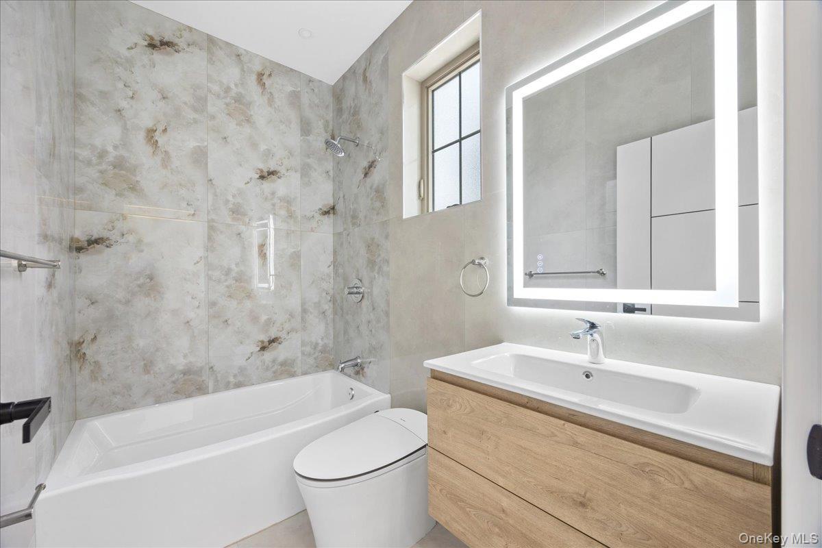 Single Family Putnam Nassau County, NY 11554, MLS-921226-6