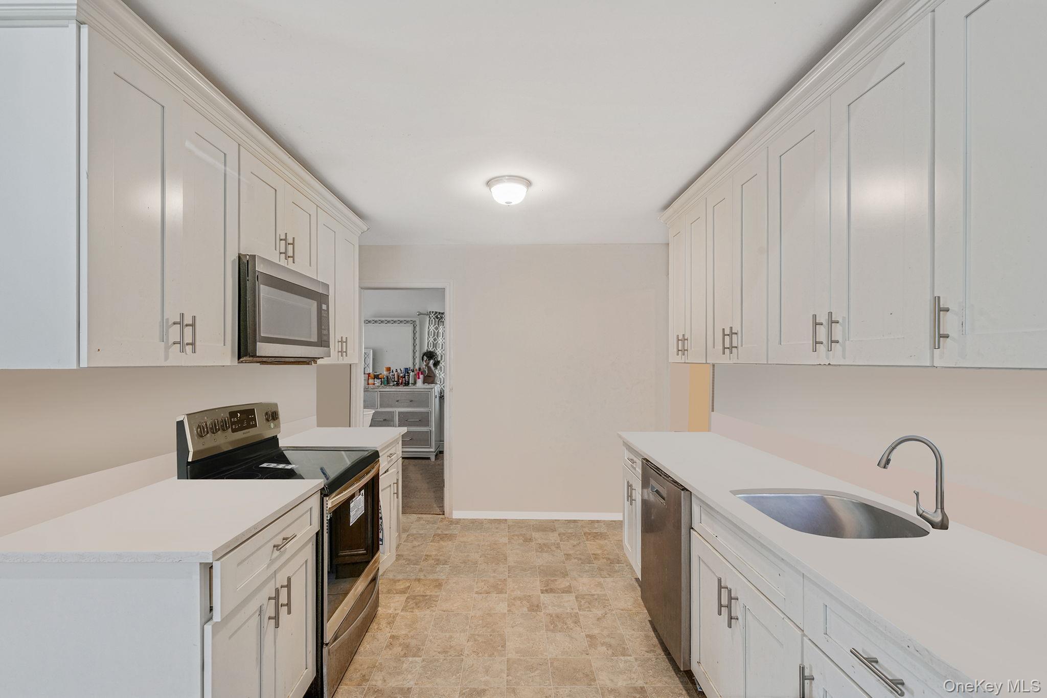 Single Family Sayville  Suffolk County, NY 11951, MLS-921230-10