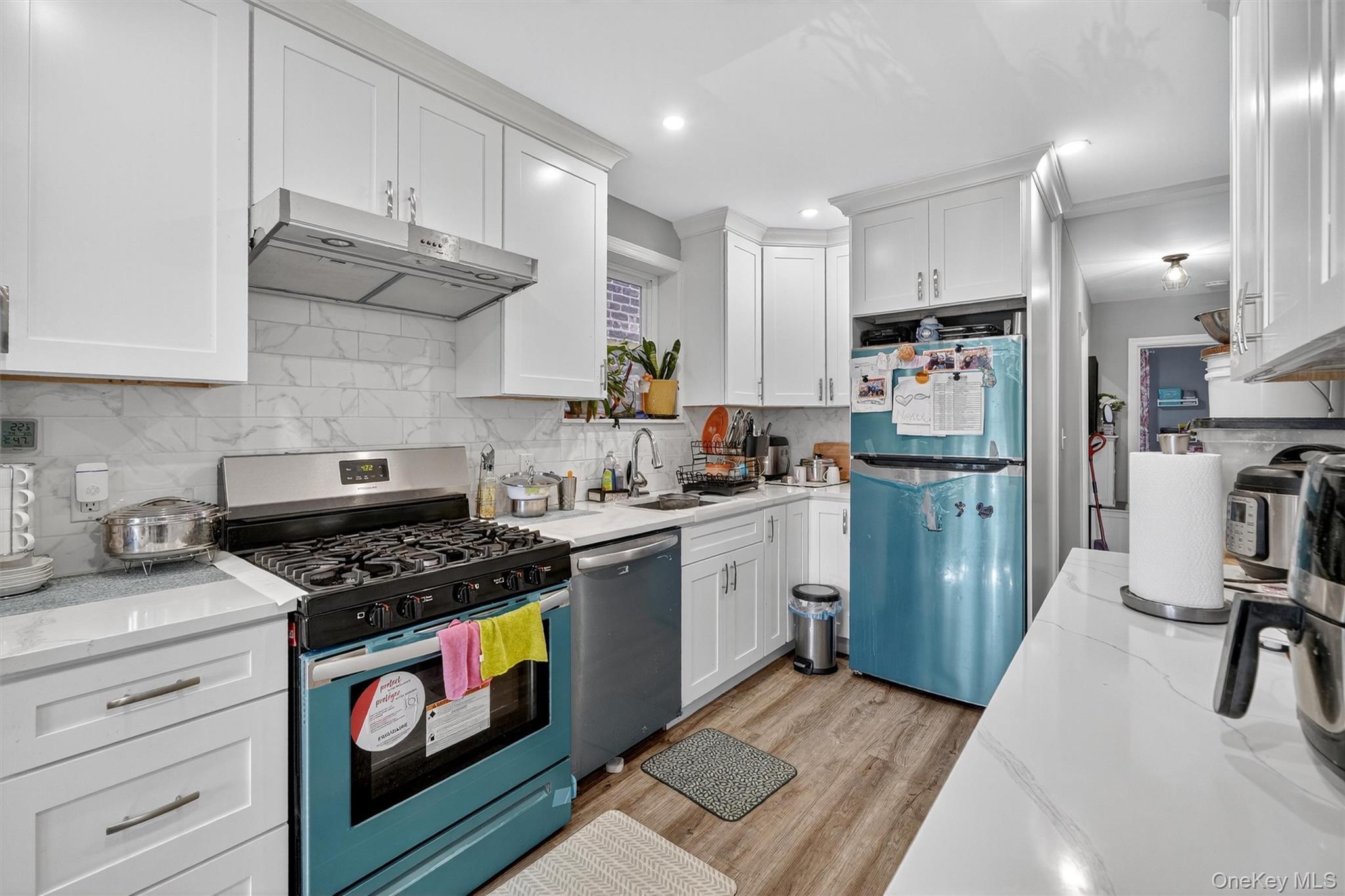 Single Family Tomlinson  Bronx, NY 10461, MLS-921244-27