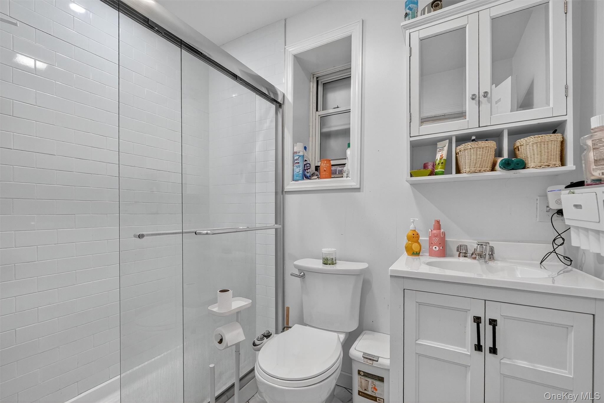 Single Family Tomlinson  Bronx, NY 10461, MLS-921244-32