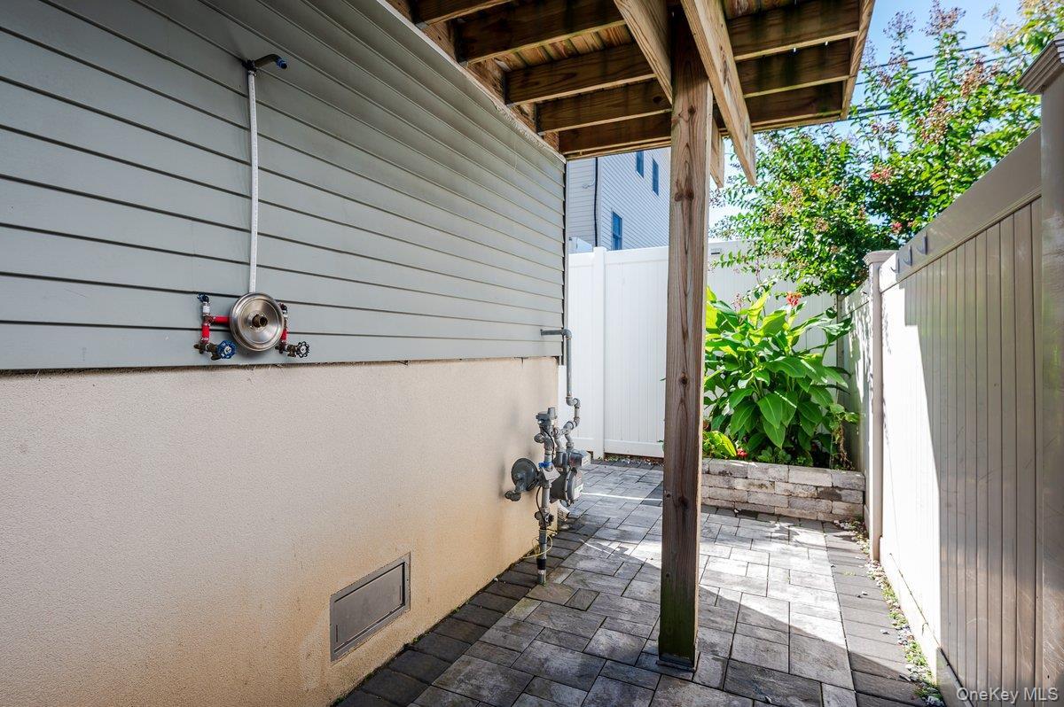 Single Family Curley Nassau County, NY 11561, MLS-921259-23