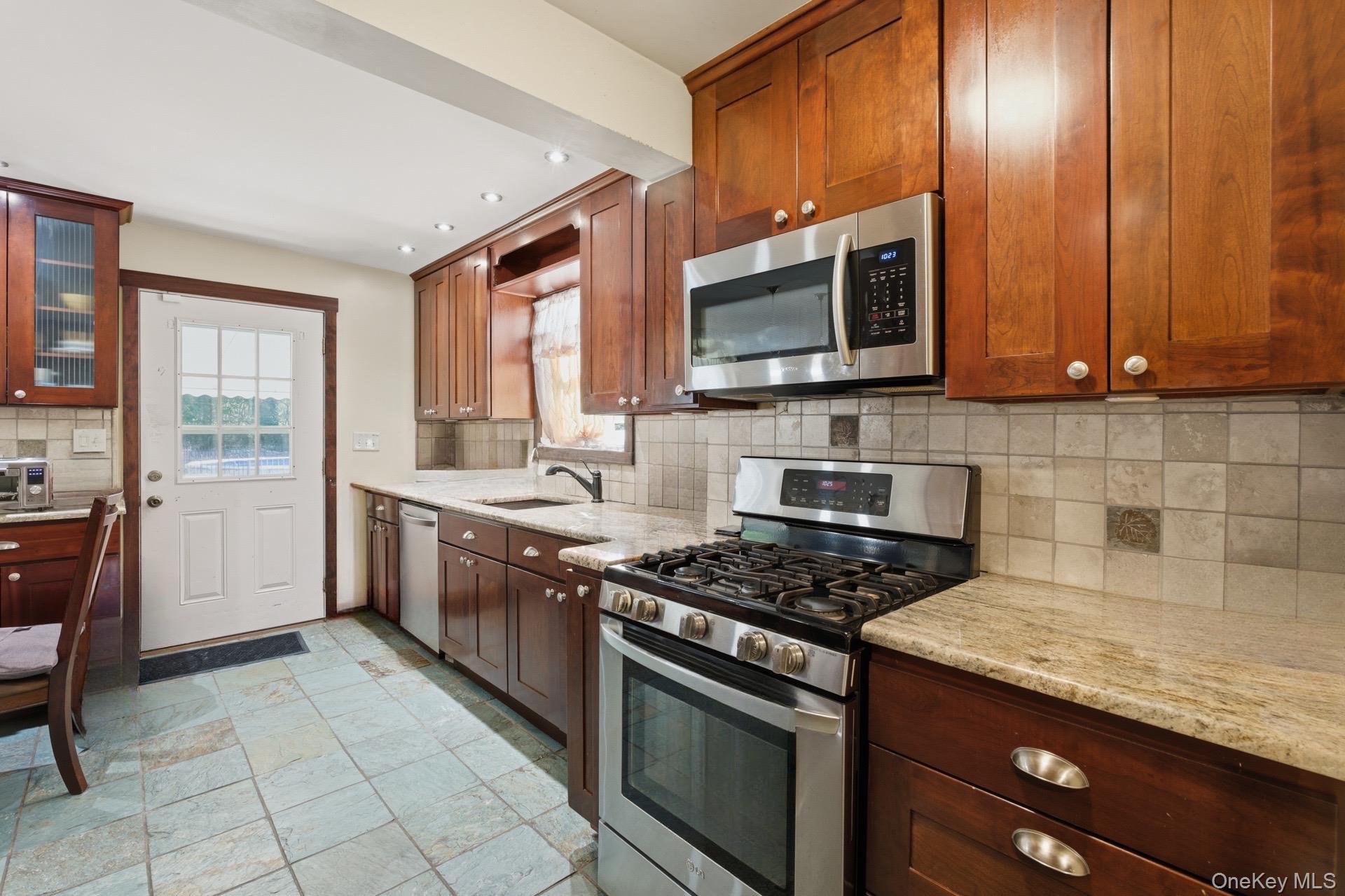 Single Family Thompson  Suffolk County, NY 11706, MLS-921263-10