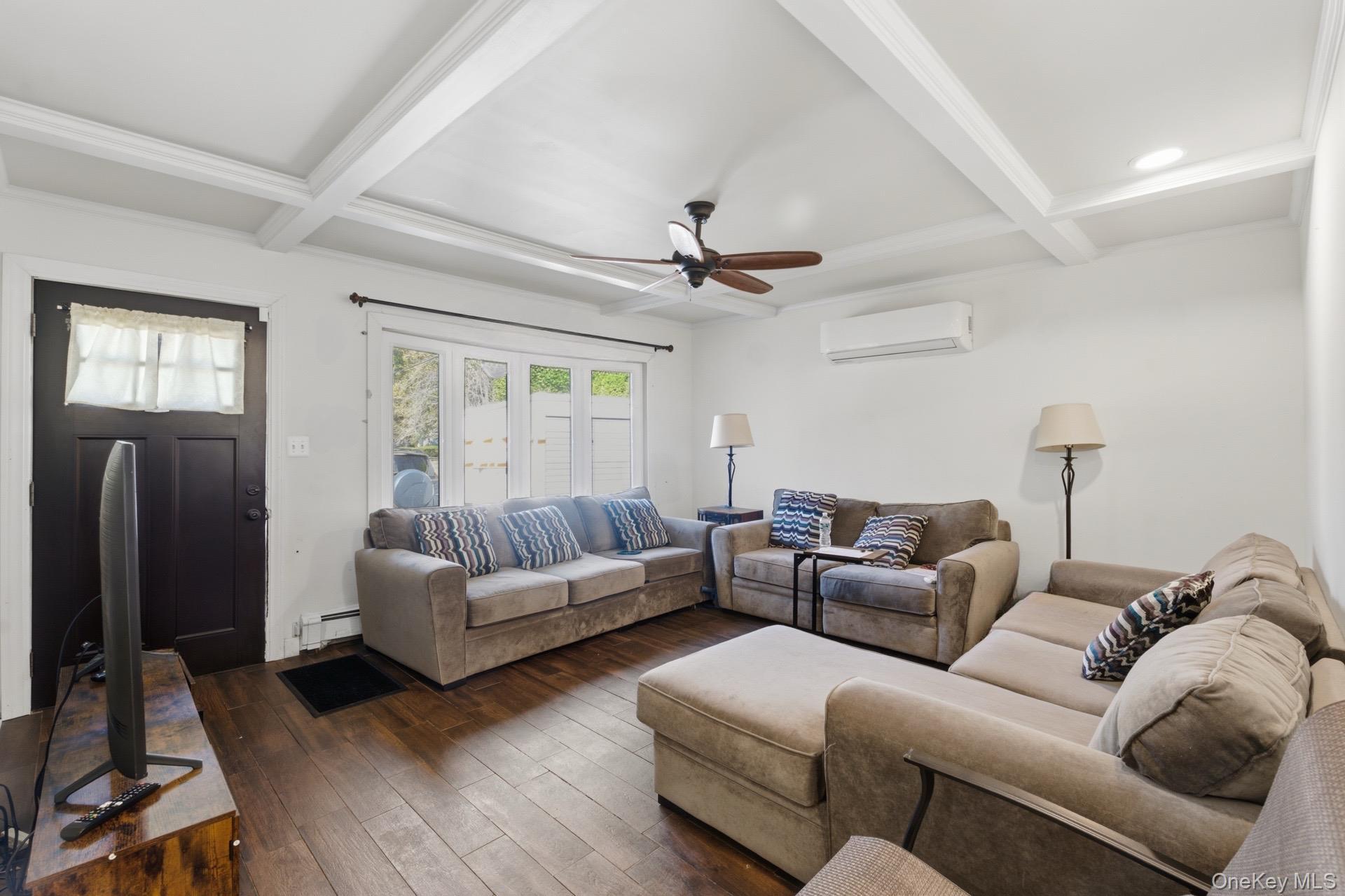 Single Family Thompson  Suffolk County, NY 11706, MLS-921263-6