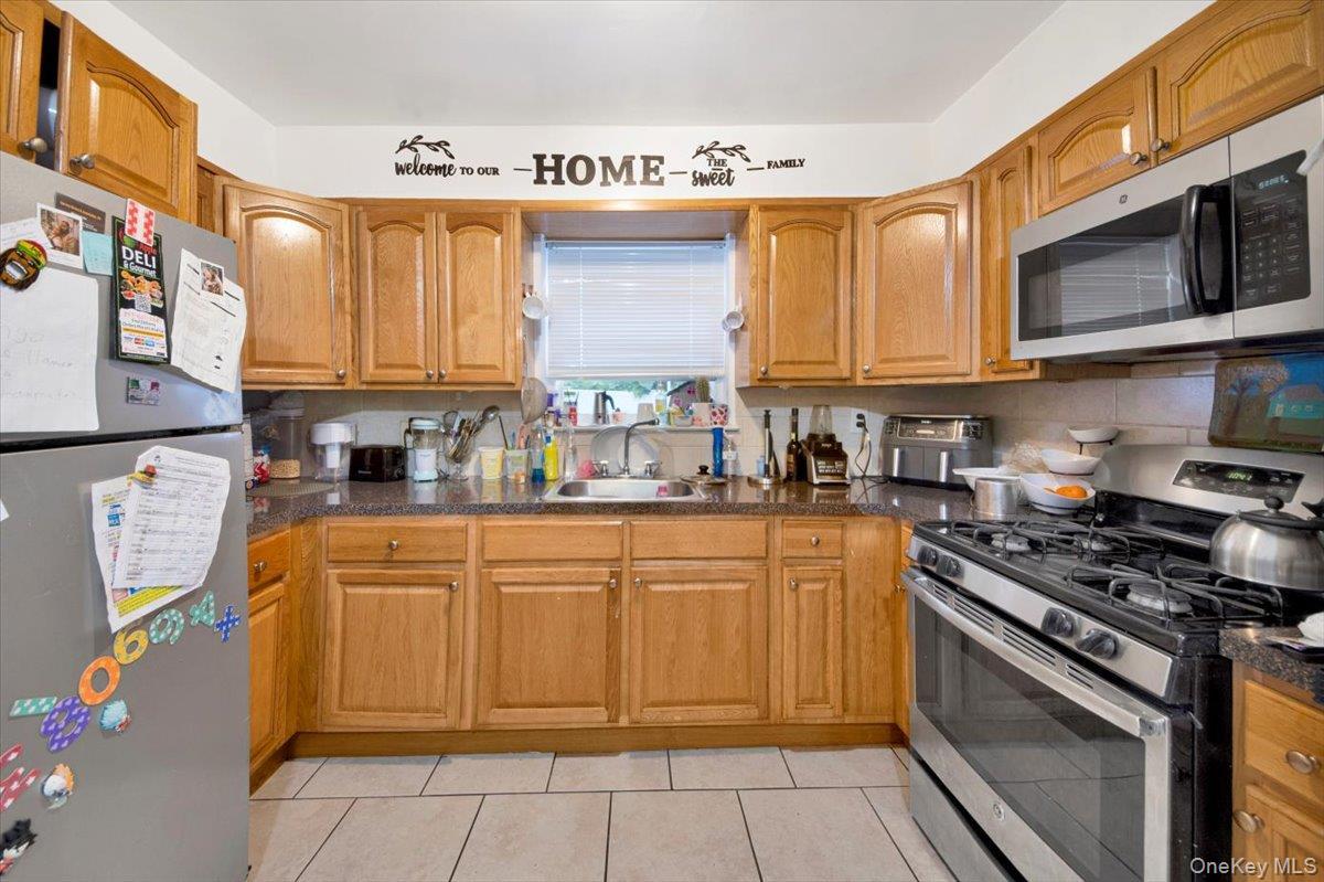 Single Family Ampere  Bronx, NY 10465, MLS-921286-10