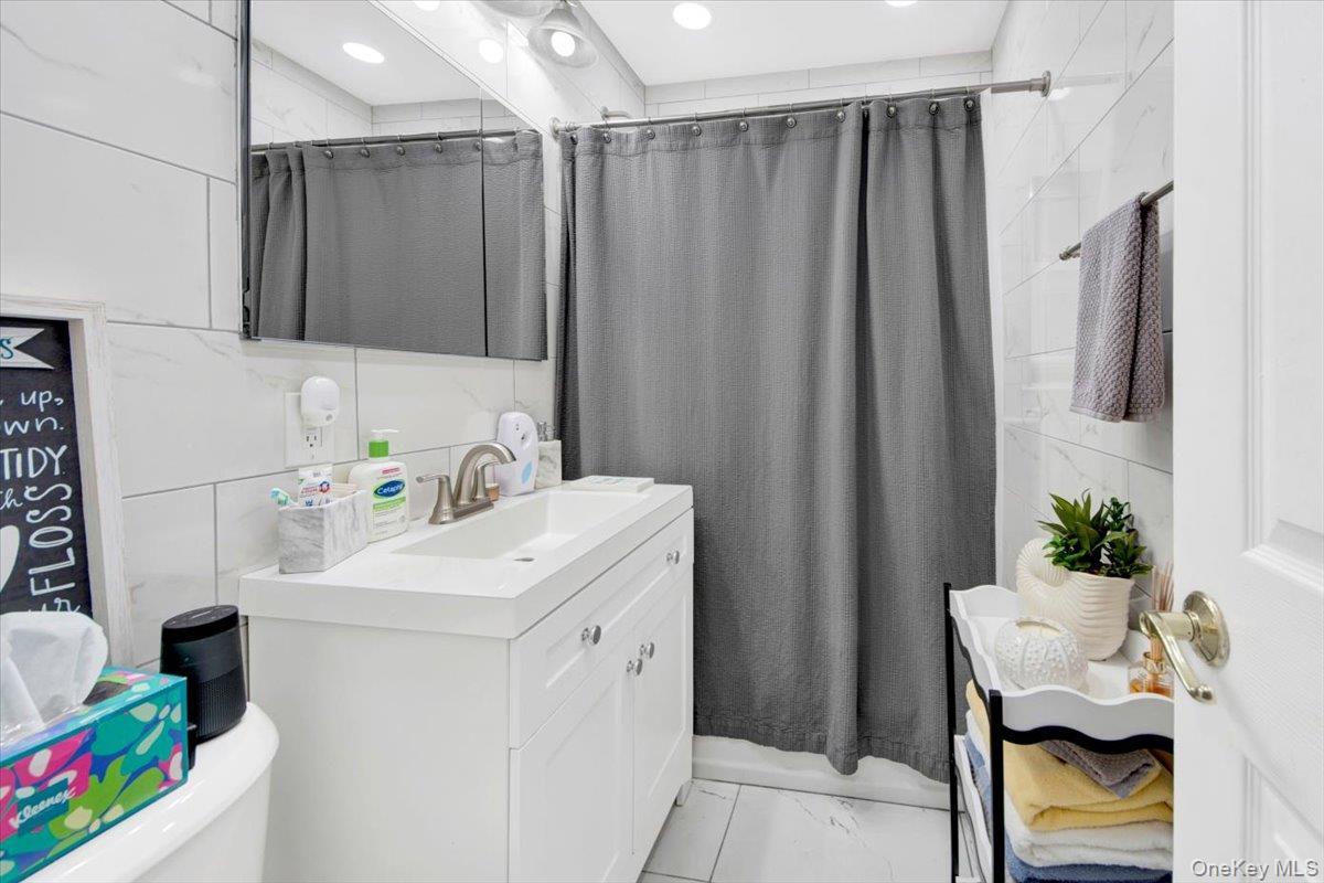 Single Family Ampere  Bronx, NY 10465, MLS-921286-17