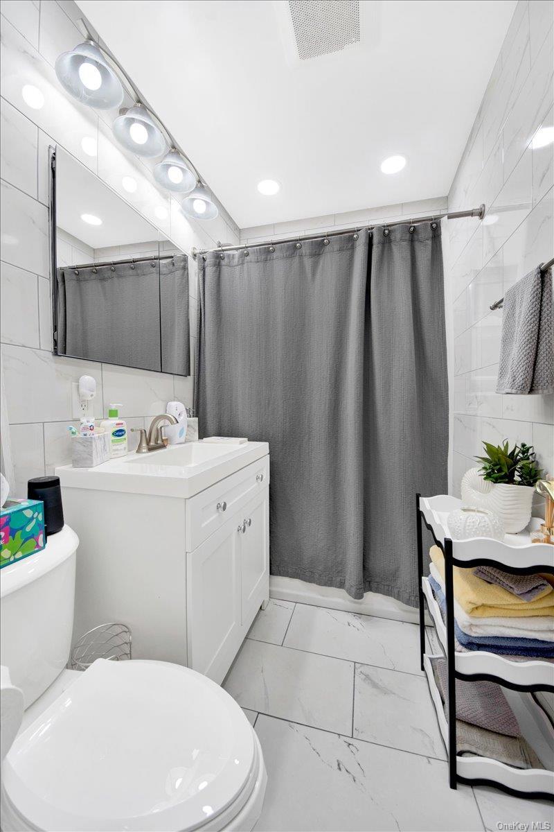 Single Family Ampere  Bronx, NY 10465, MLS-921286-22