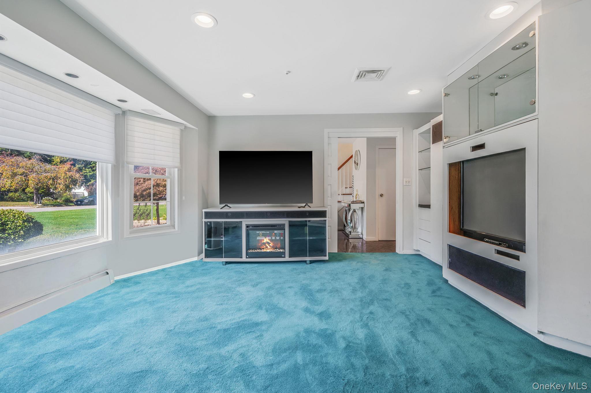 Single Family Dumond Suffolk County, NY 11727, MLS-921372-13