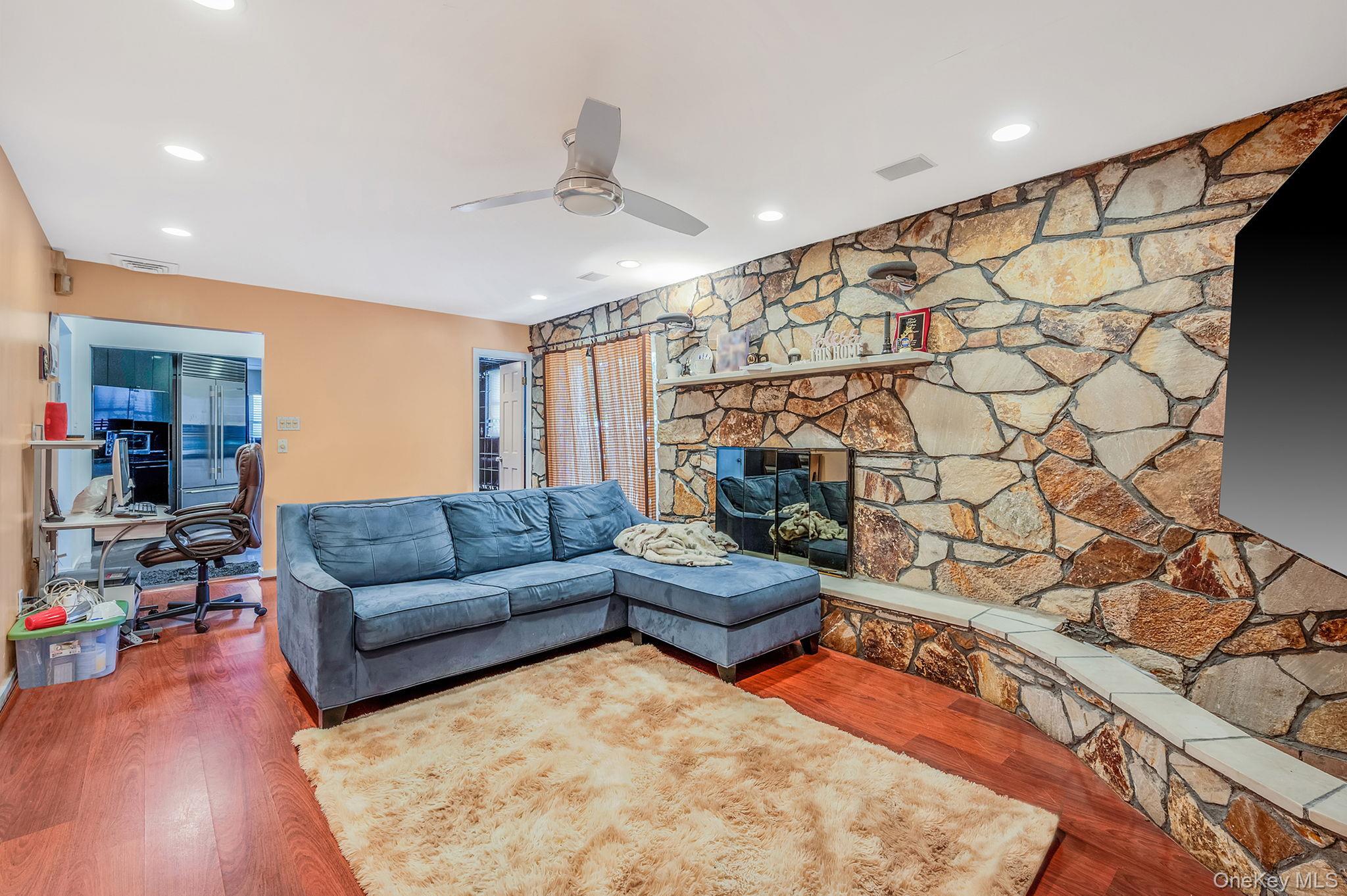 Single Family Dumond Suffolk County, NY 11727, MLS-921372-14