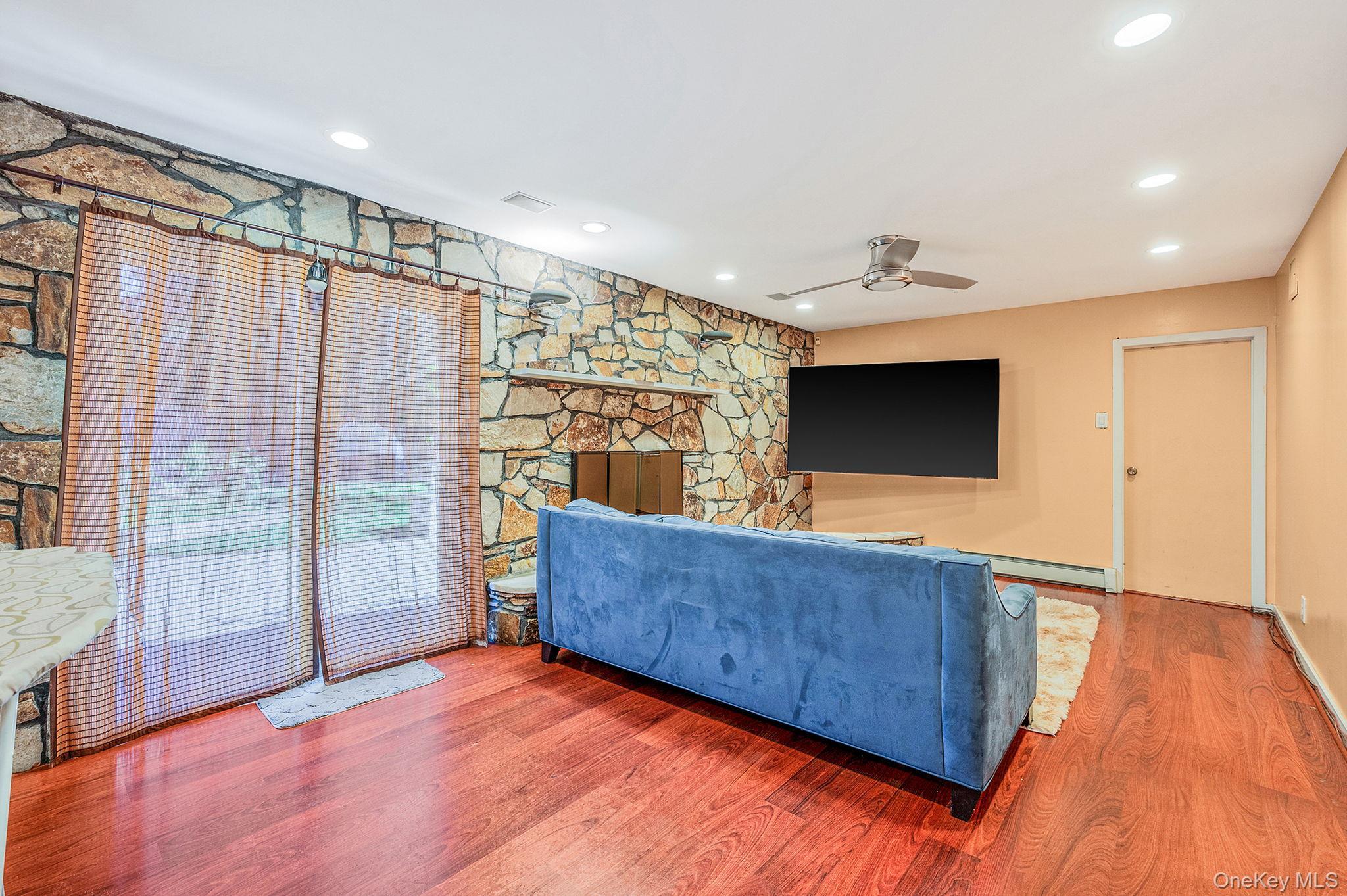 Single Family Dumond Suffolk County, NY 11727, MLS-921372-15