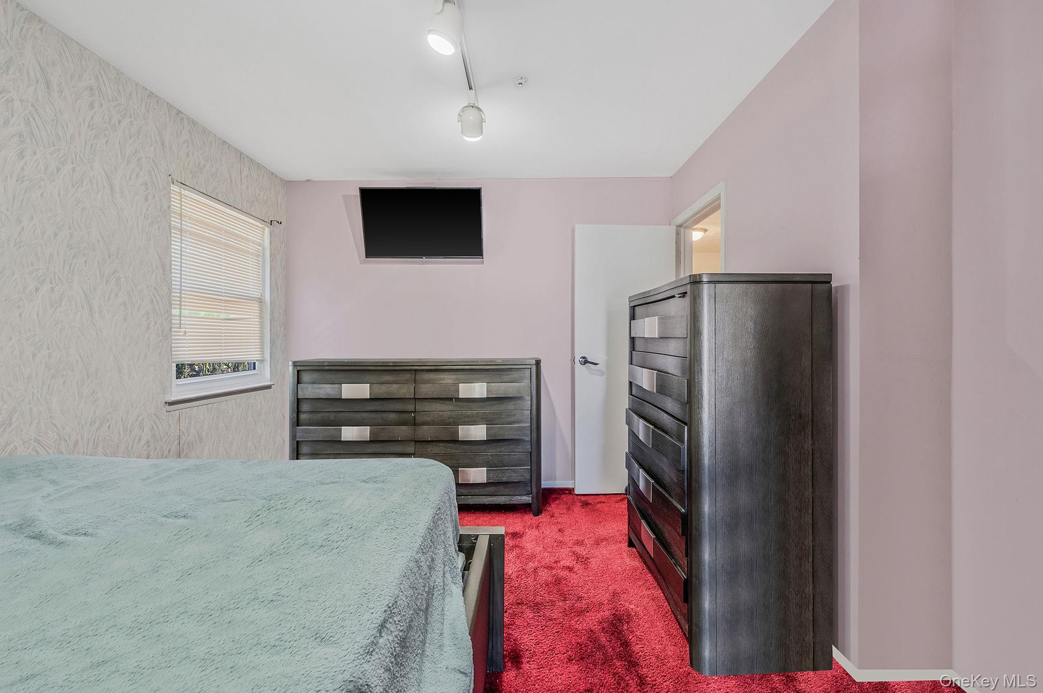 Single Family Dumond Suffolk County, NY 11727, MLS-921372-28