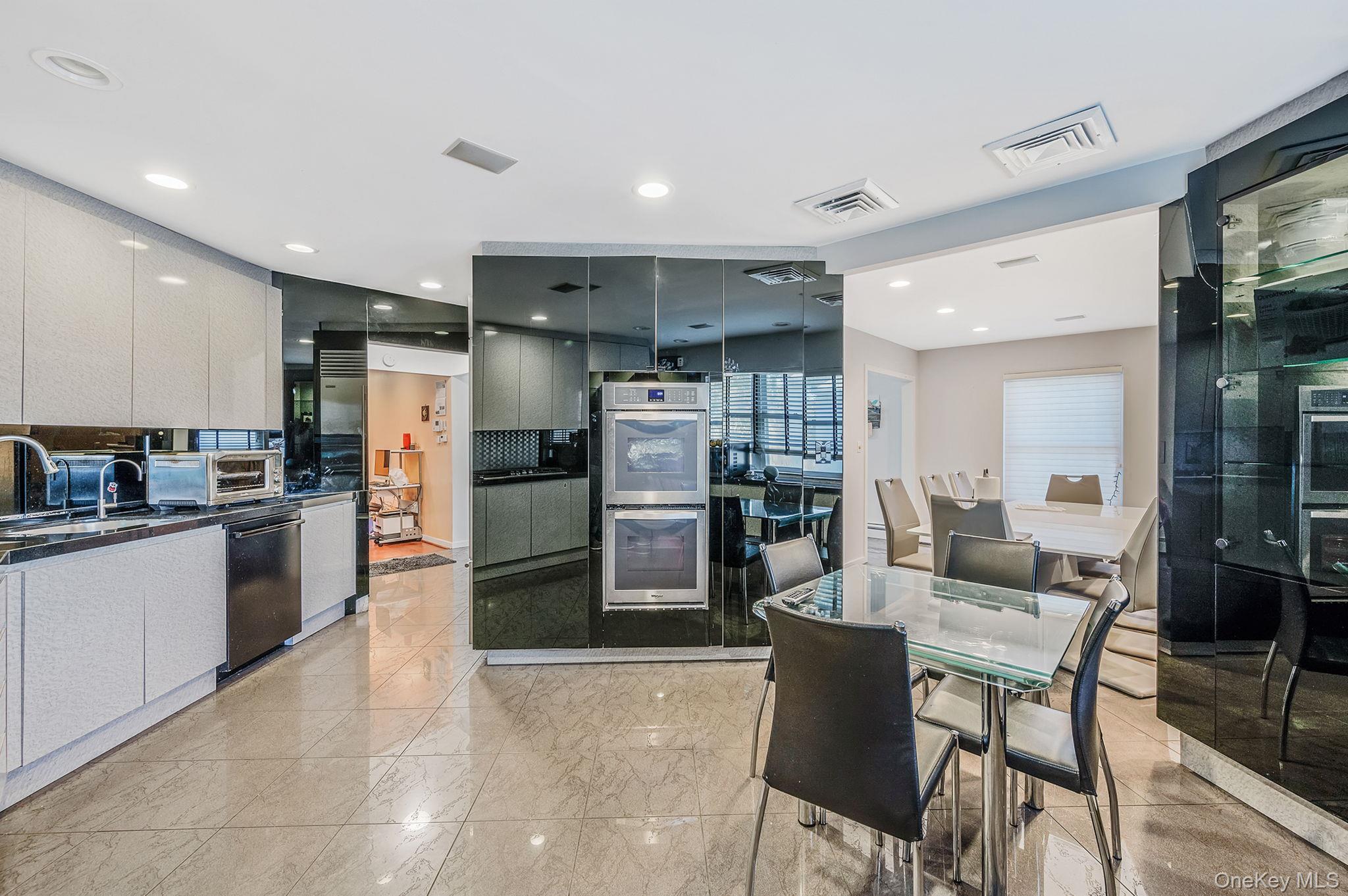 Single Family Dumond Suffolk County, NY 11727, MLS-921372-6