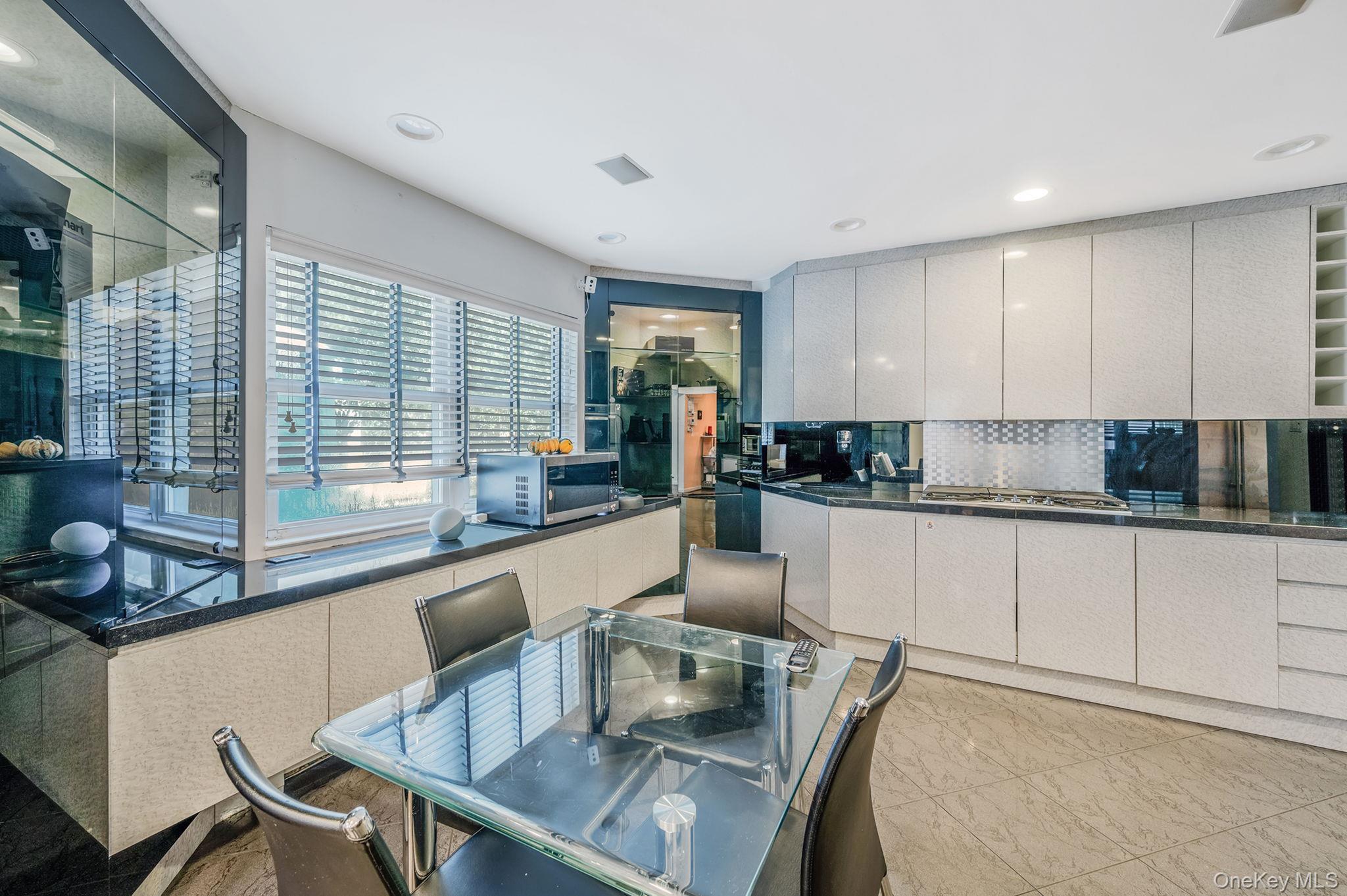 Single Family Dumond Suffolk County, NY 11727, MLS-921372-7