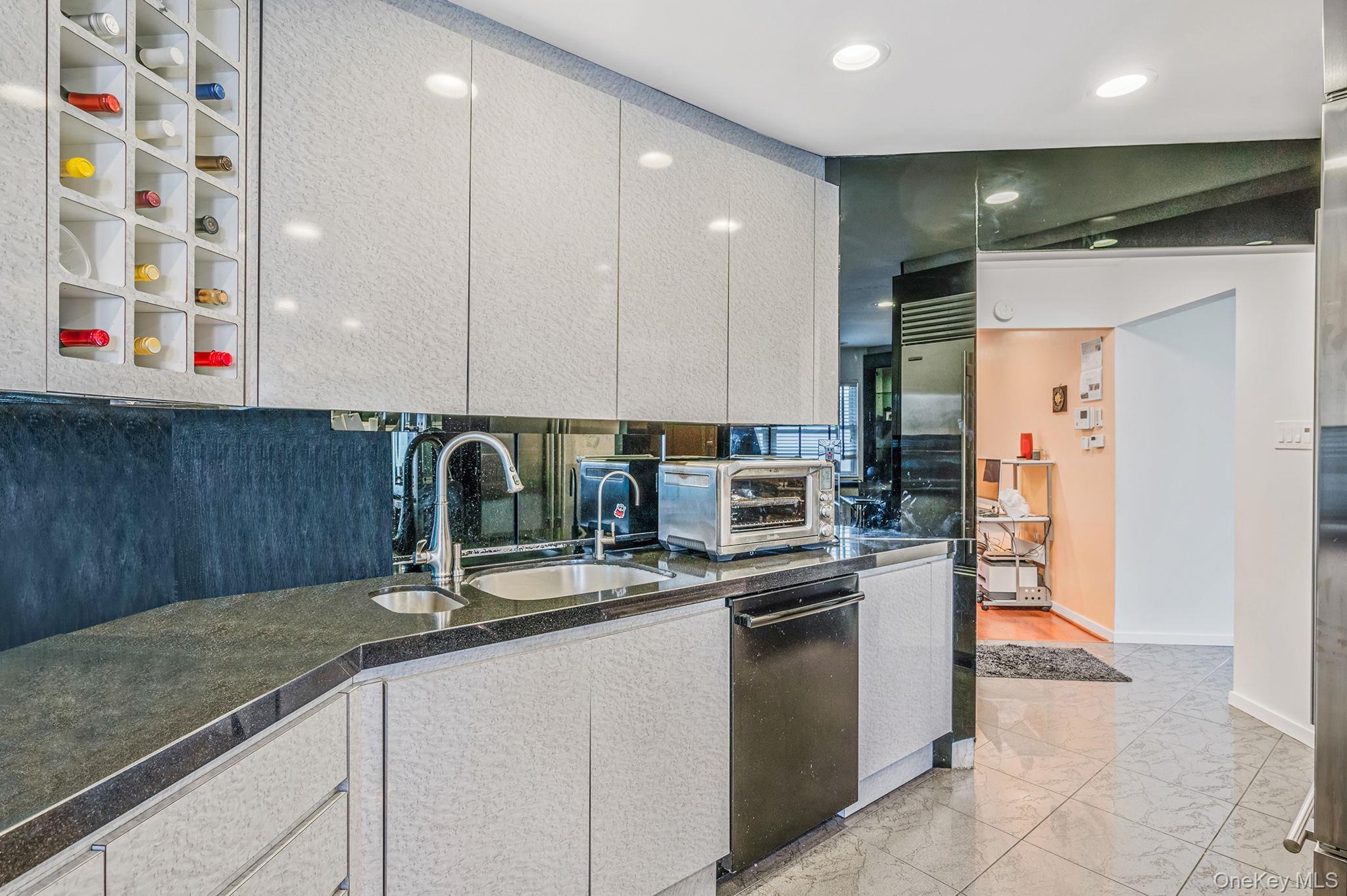 Single Family Dumond Suffolk County, NY 11727, MLS-921372-8