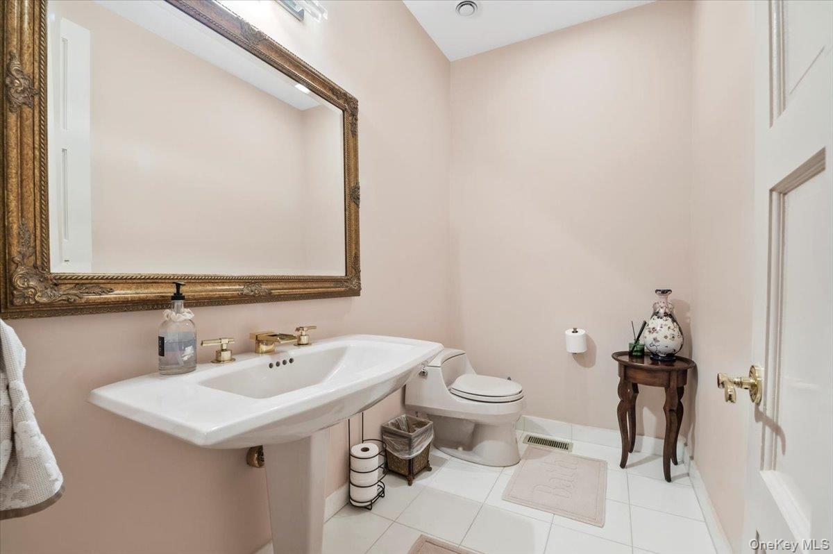 Single Family Ridge Nassau County, NY 11545, MLS-921399-25